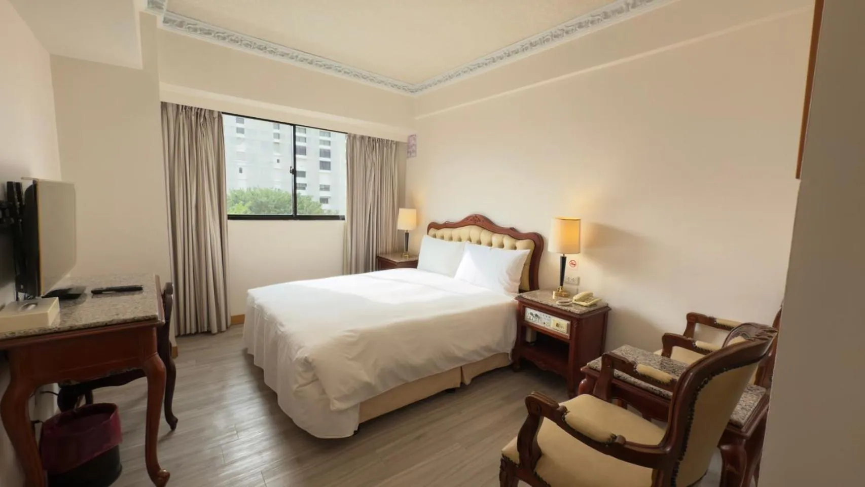 Bed in Hua Tong Hotel