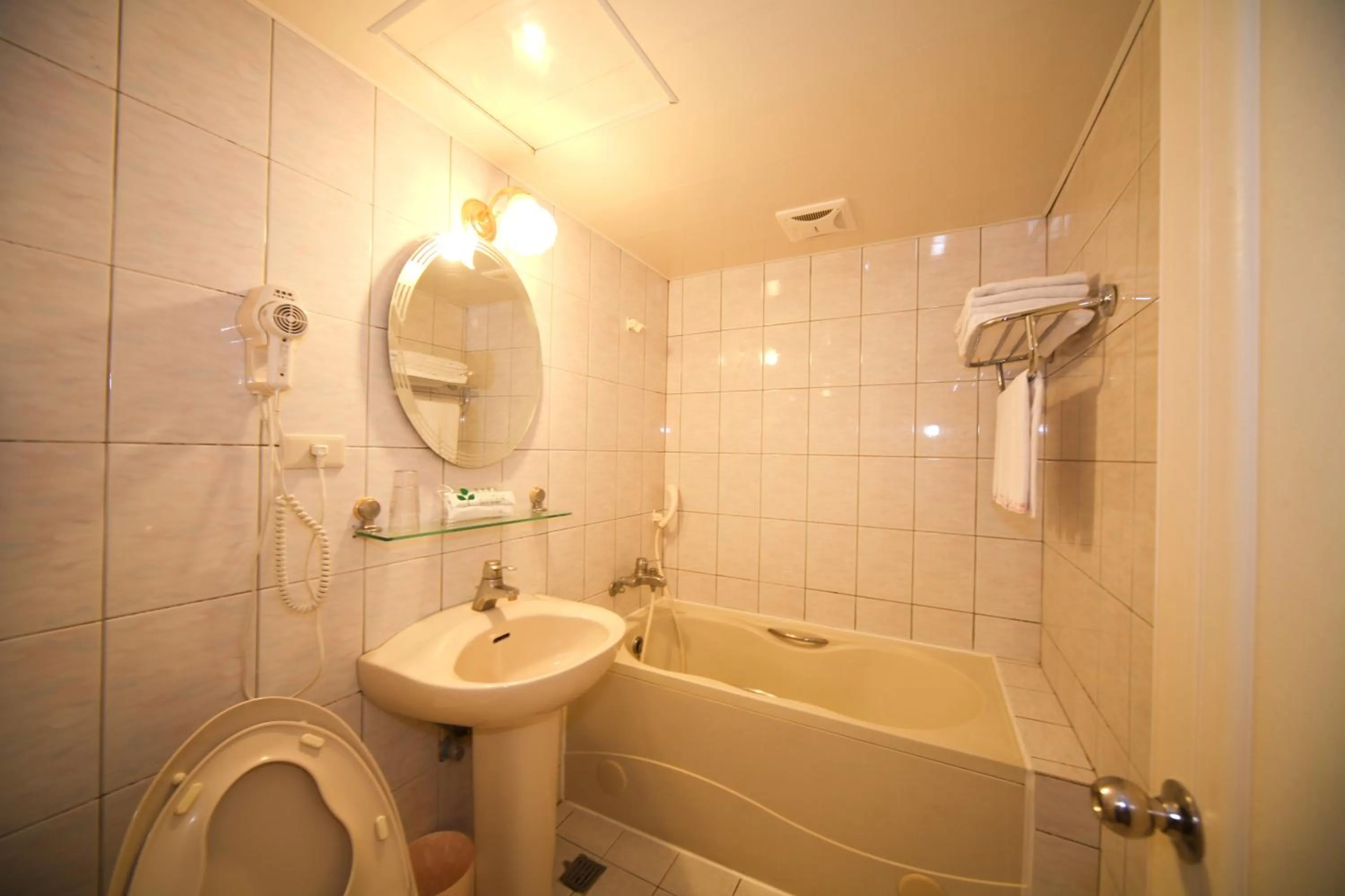 Shower in Hua Tong Hotel