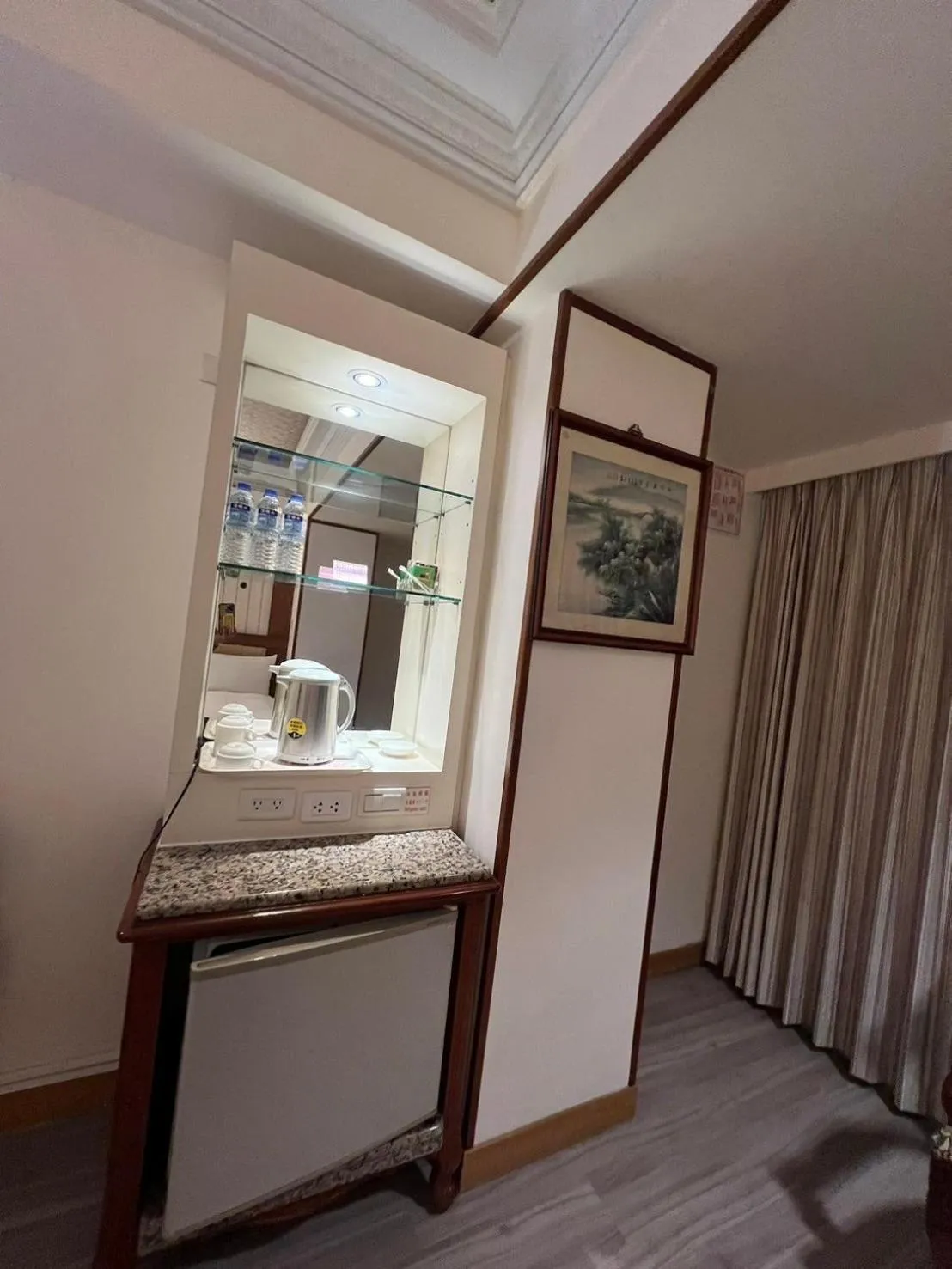 minibar in Hua Tong Hotel