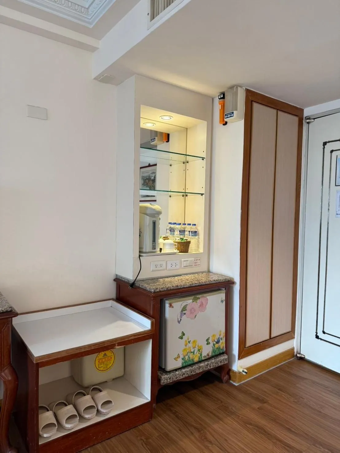 minibar in Hua Tong Hotel