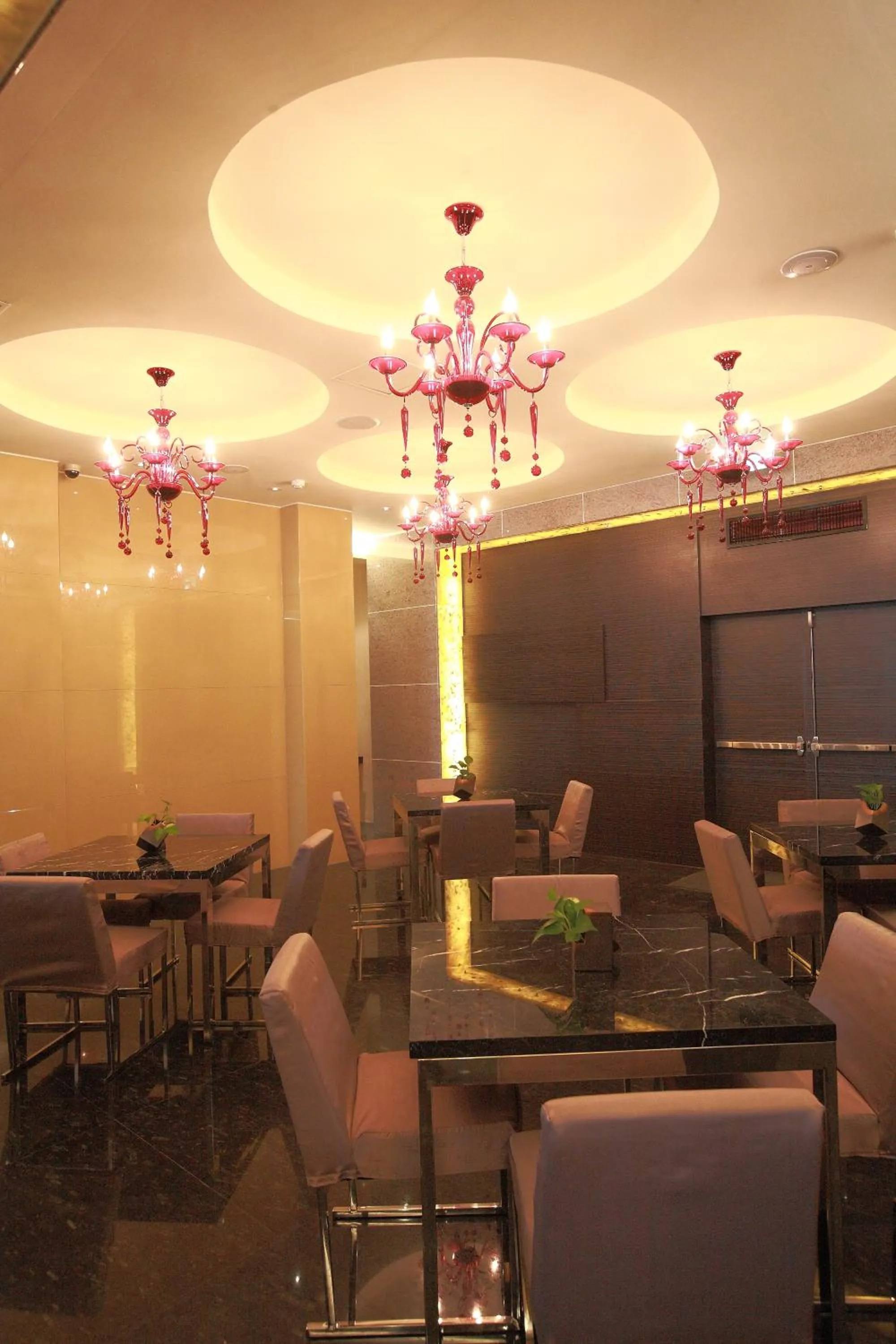 Communal lounge/ TV room in Byeyer Hotel