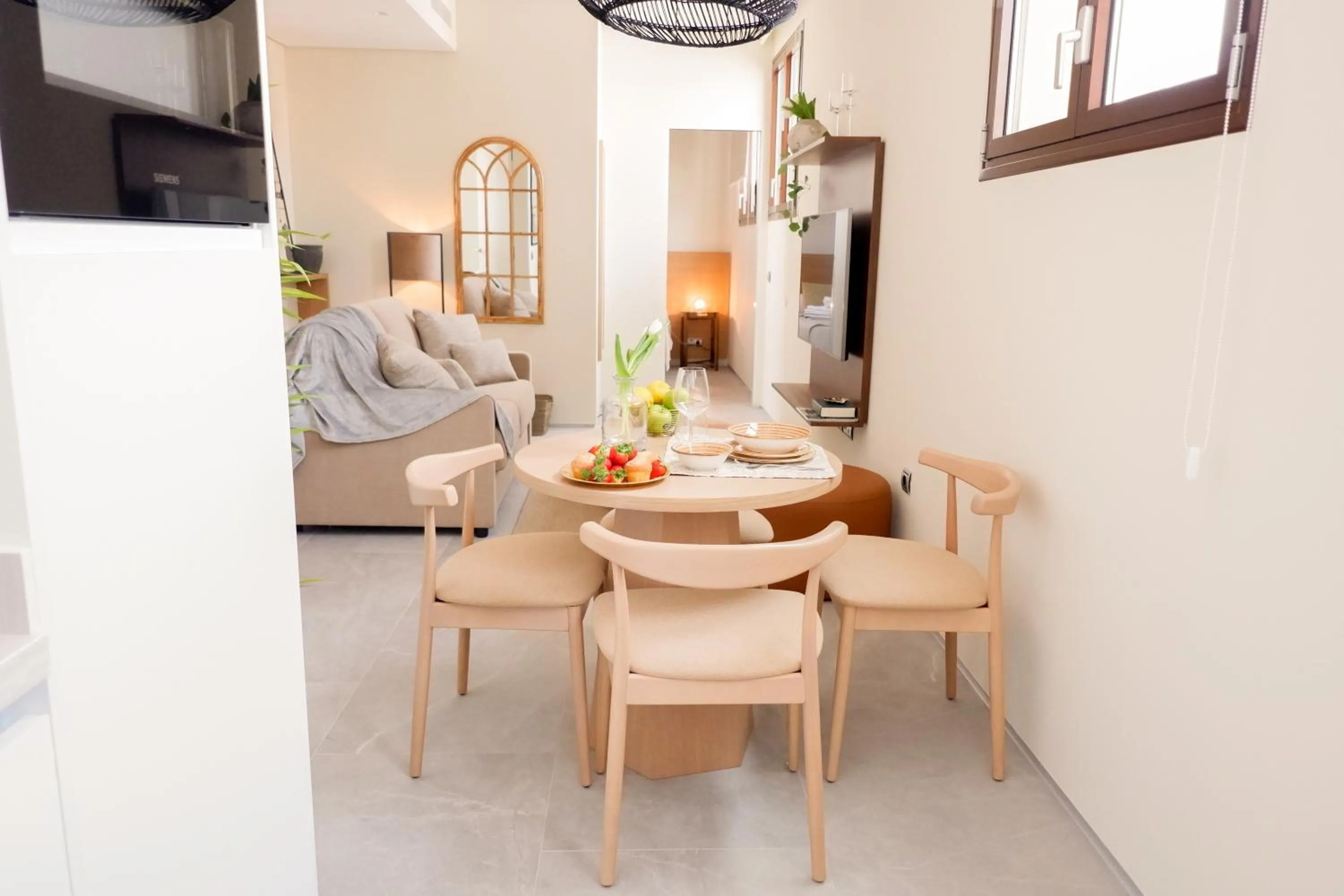 Dining area in U-Sense Sevilla Catedral