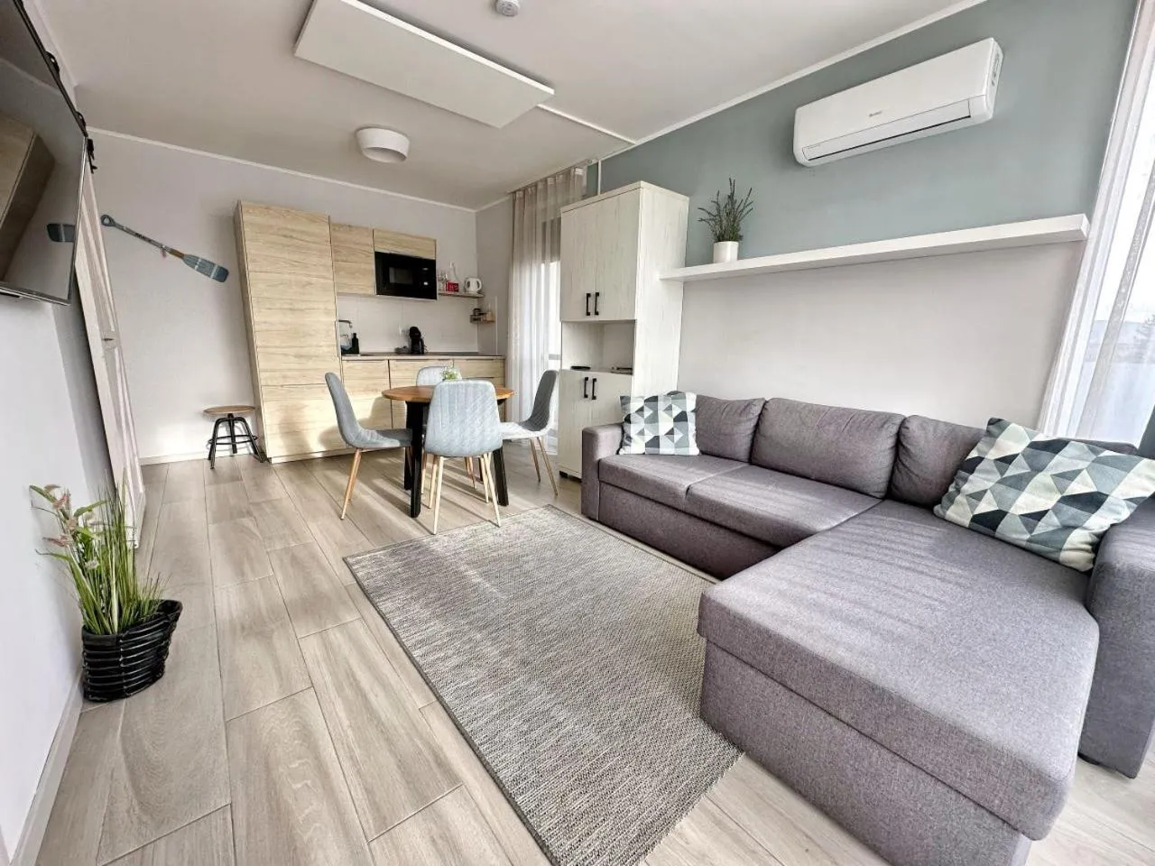 Living room in Marina Apartment by Dora