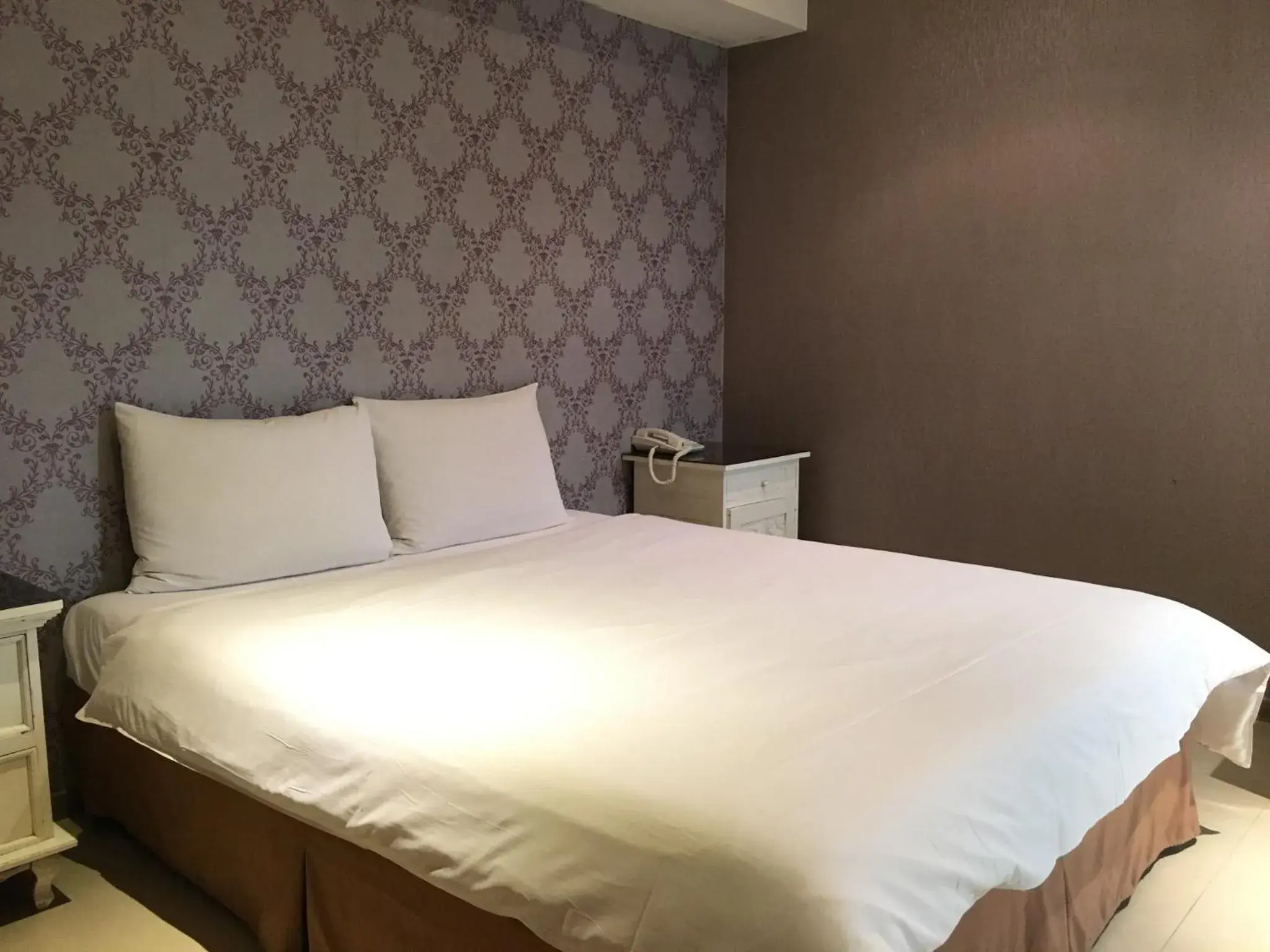 Bedroom, Bed in Daylight Hotel Bedroom, Bed in Daylight Hotel