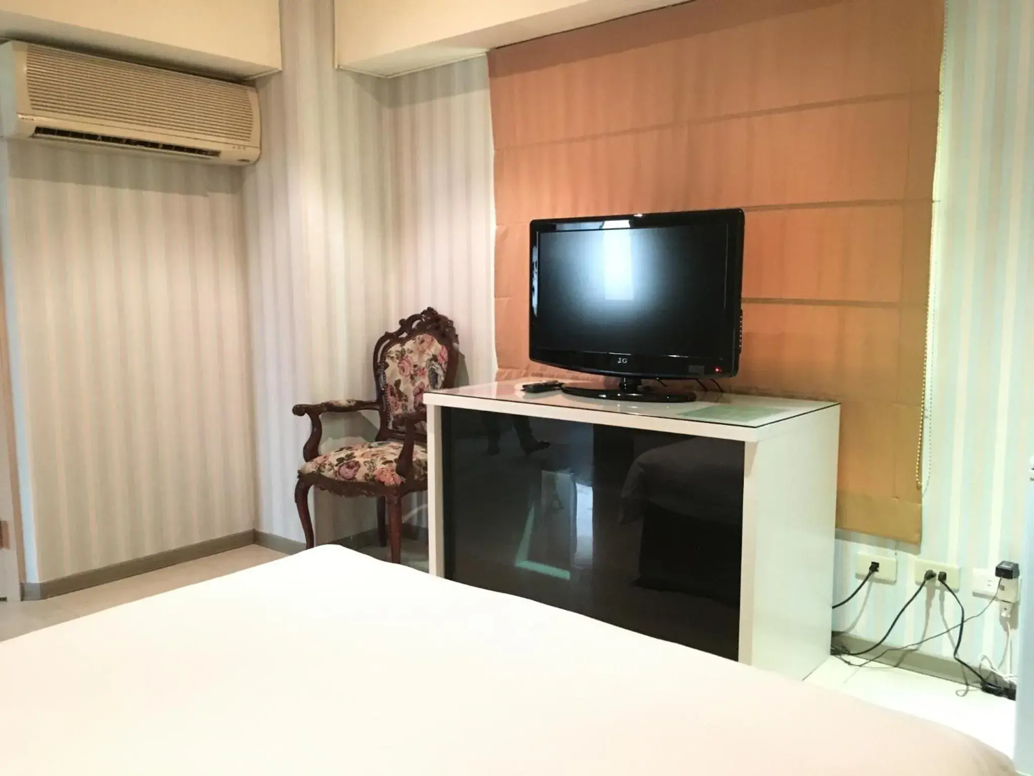 Bedroom, Bed in Daylight Hotel Bedroom, Bed in Daylight Hotel