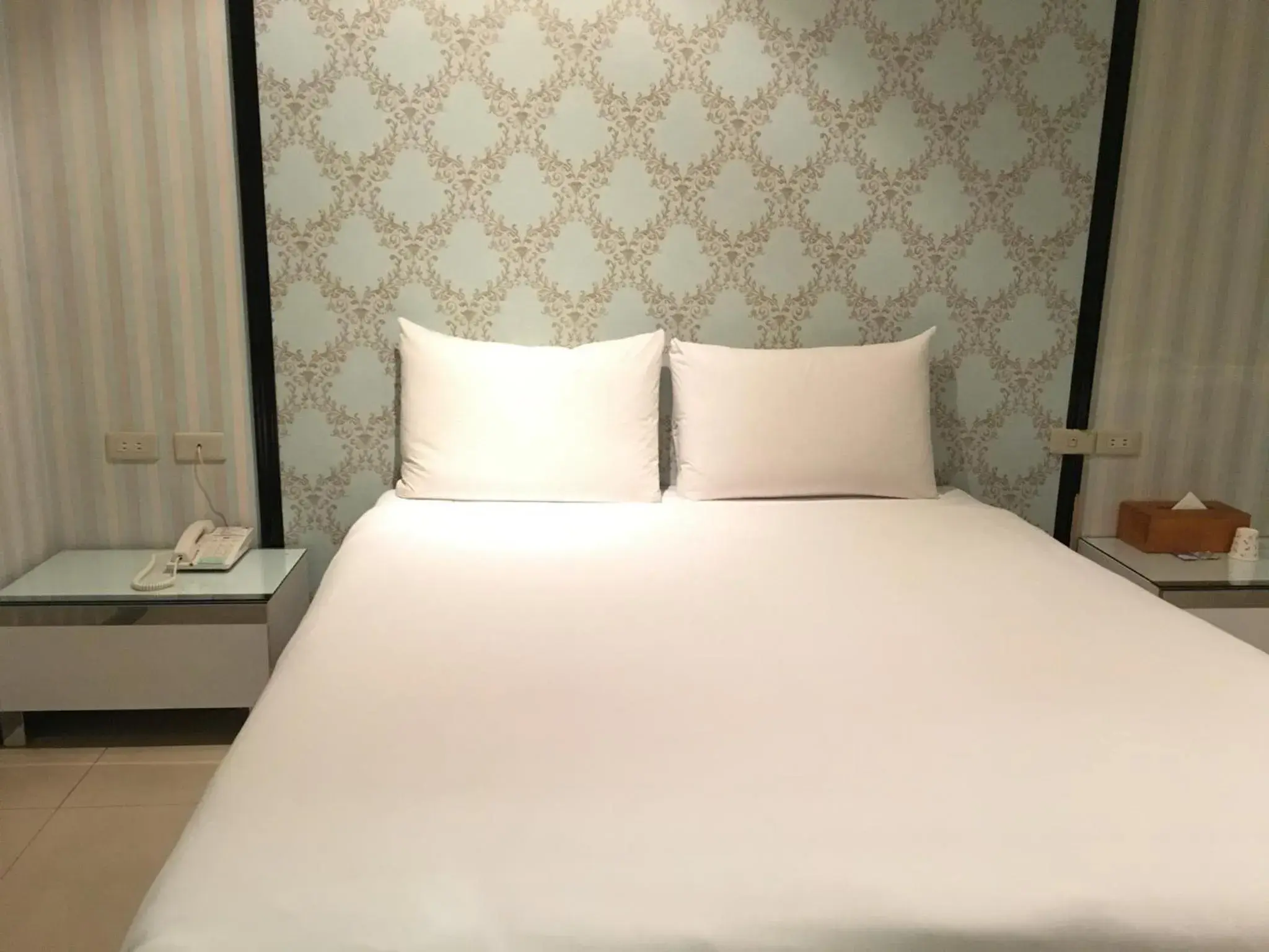 Bedroom, Bed in Daylight Hotel Bedroom, Bed in Daylight Hotel