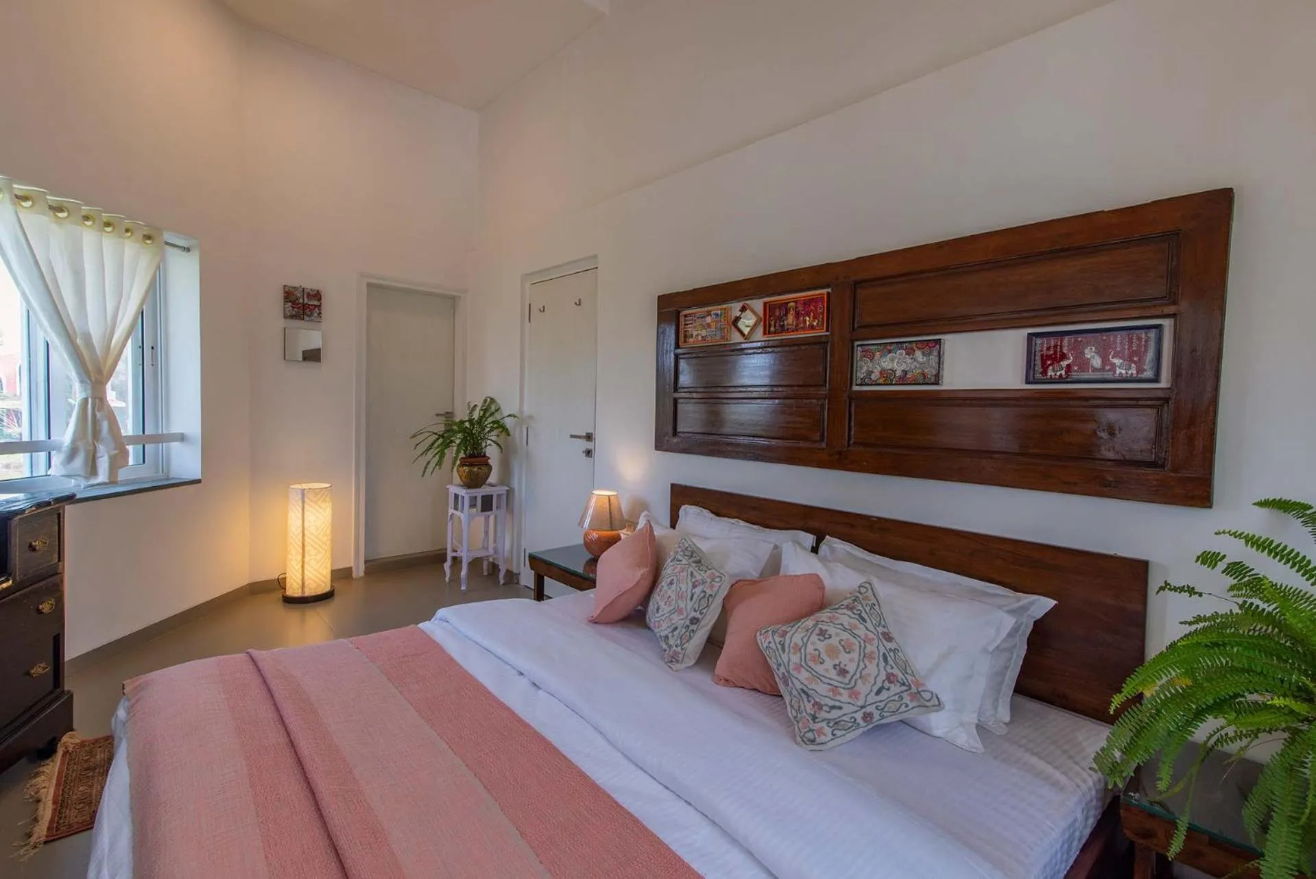 Bedroom, Bed in El Cottage by StayVista - An enchanting escape with Scenic views, Colonial decor & Private plunge pool