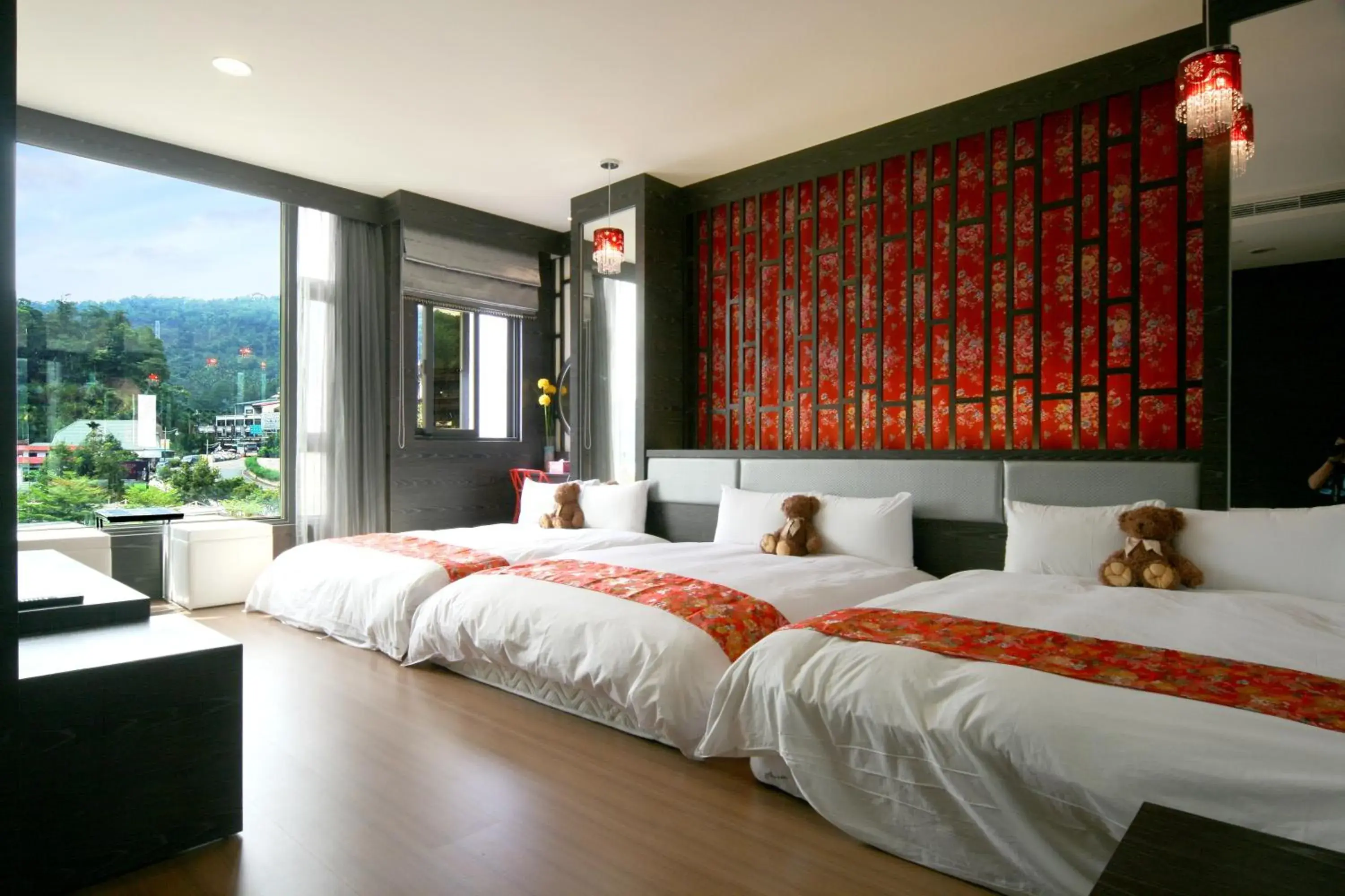 Deluxe Family Room (6 Adults) in Tanhui Modern Hotel Deluxe Family Room (6 Adults) in Tanhui Modern Hotel