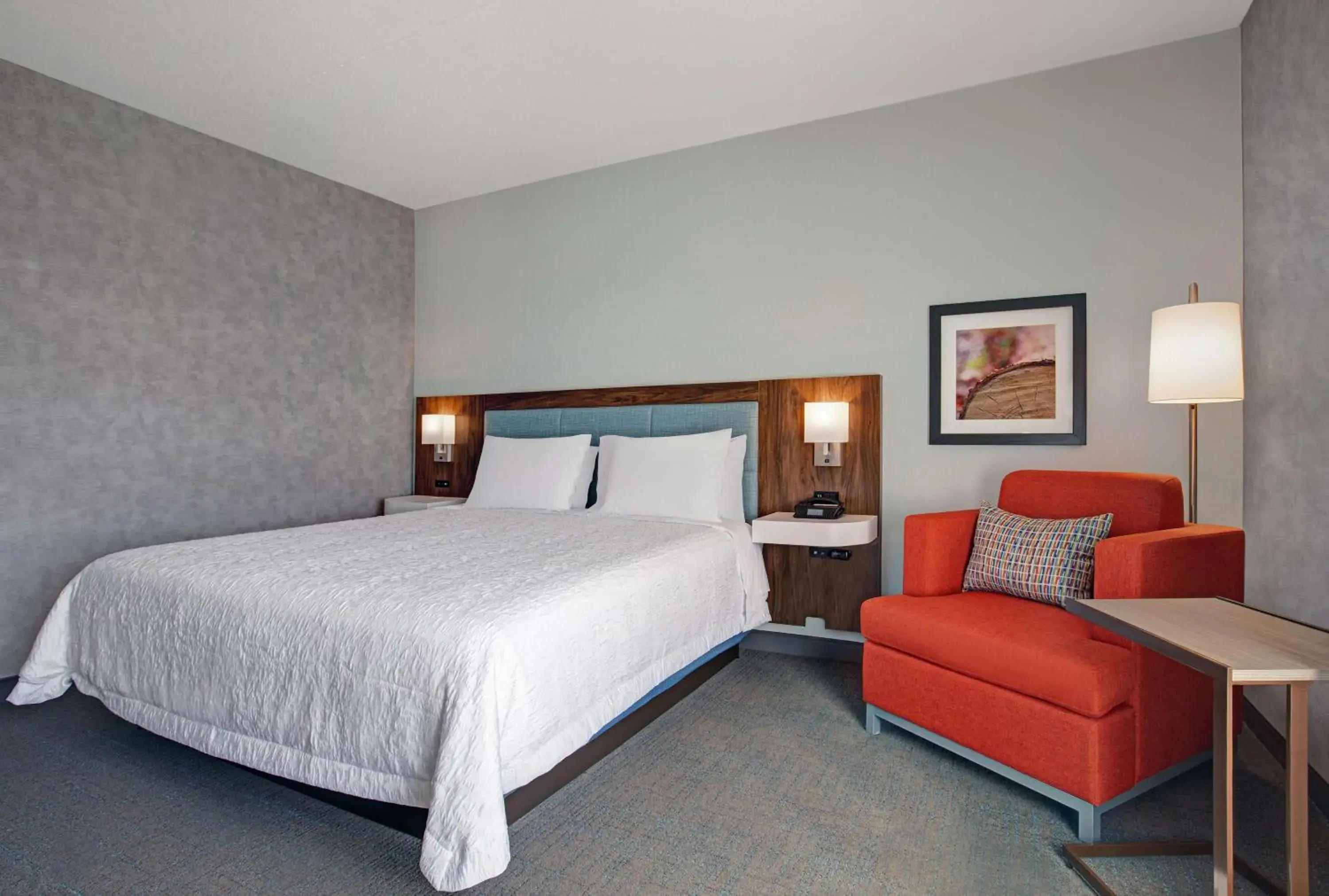 Bed in Hampton Inn & Suites By Hilton Waterloo St. Jacobs Bed in Hampton Inn & Suites By Hilton Waterloo St. Jacobs