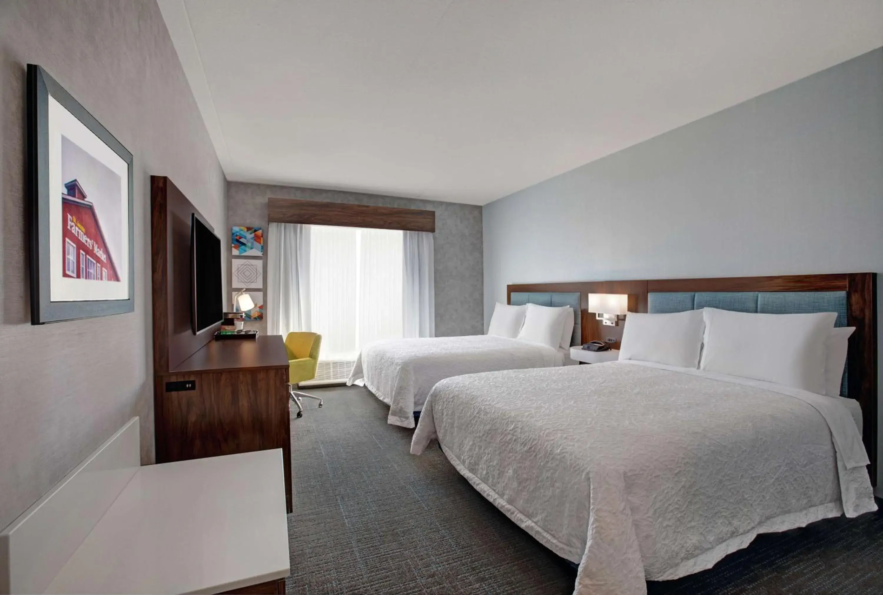 Bed in Hampton Inn & Suites By Hilton Waterloo St. Jacobs Bed in Hampton Inn & Suites By Hilton Waterloo St. Jacobs