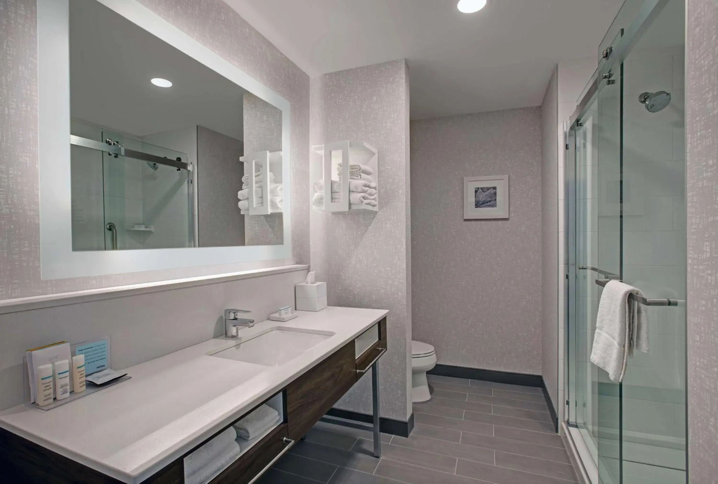 Bathroom in Hampton Inn & Suites By Hilton Waterloo St. Jacobs Bathroom in Hampton Inn & Suites By Hilton Waterloo St. Jacobs