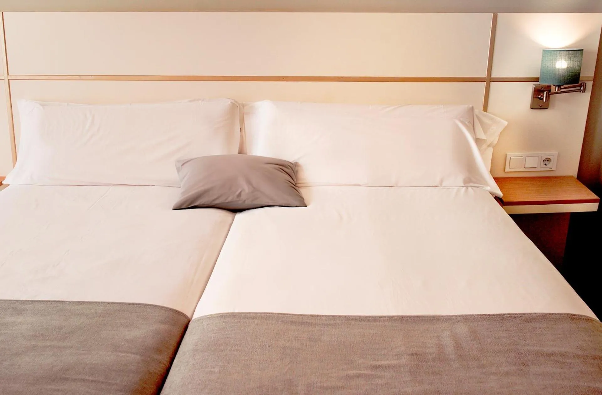 Bed in Hotel Vértice Chipiona Mar