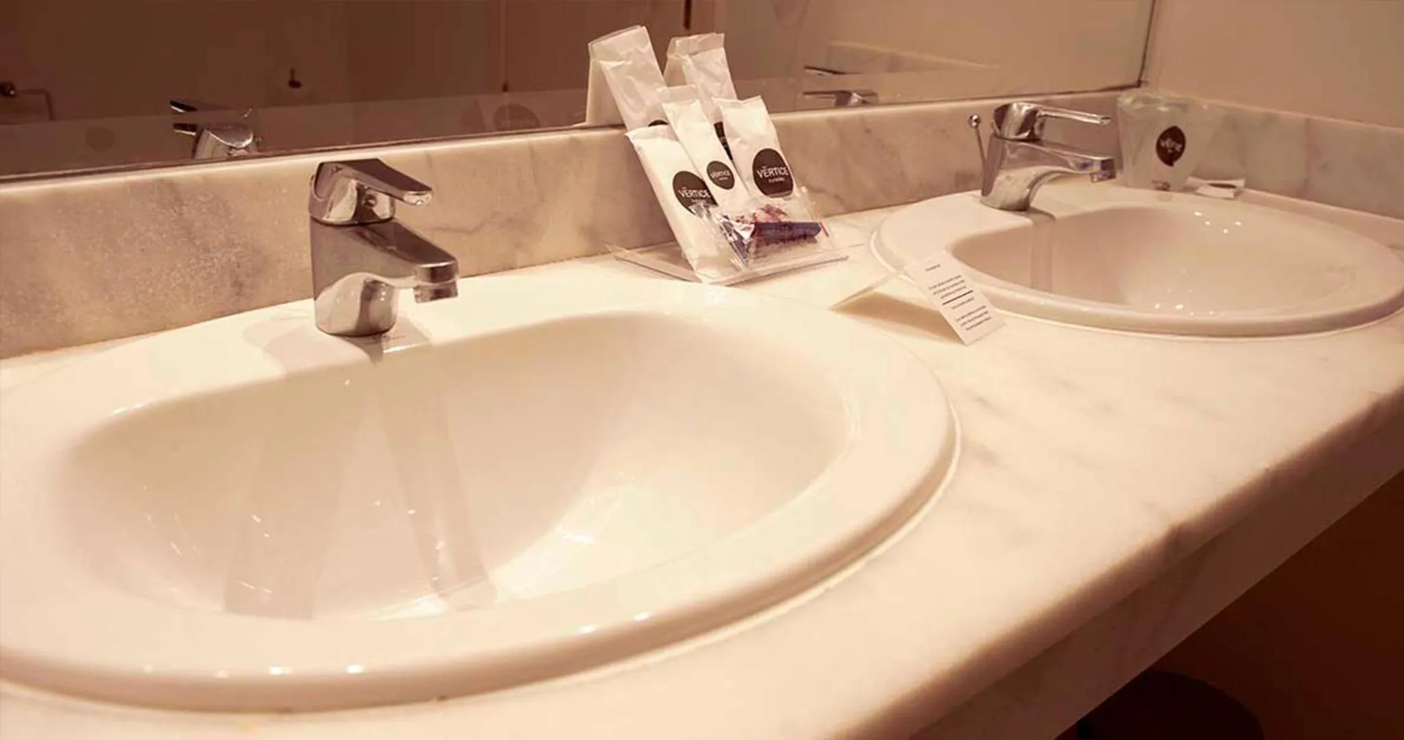 Bathroom in Hotel Vértice Chipiona Mar