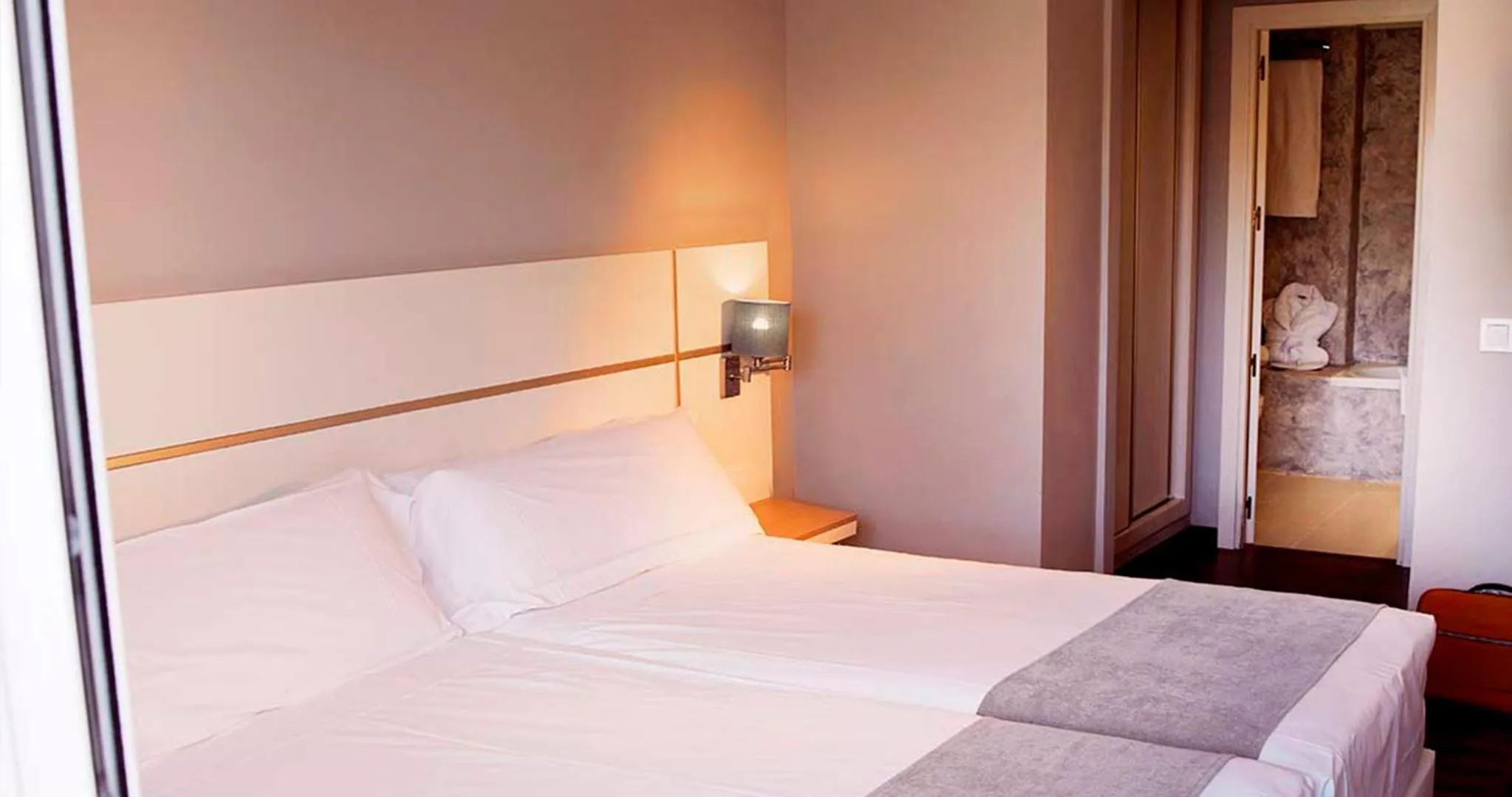 Photo of the whole room, Bed in Hotel Vértice Chipiona Mar