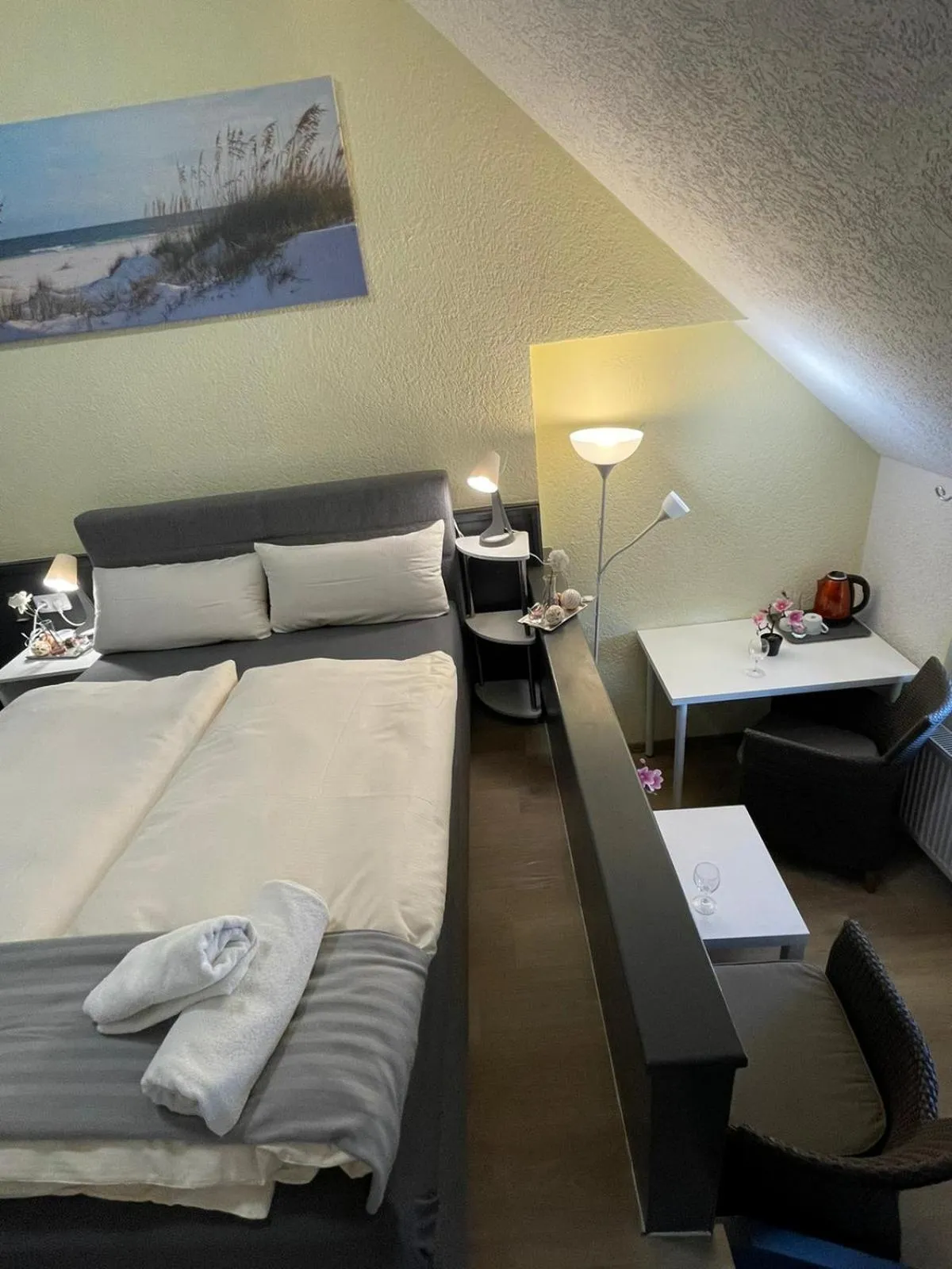 Photo of the whole room, Bed in Hotel Ammerländer Stuben
