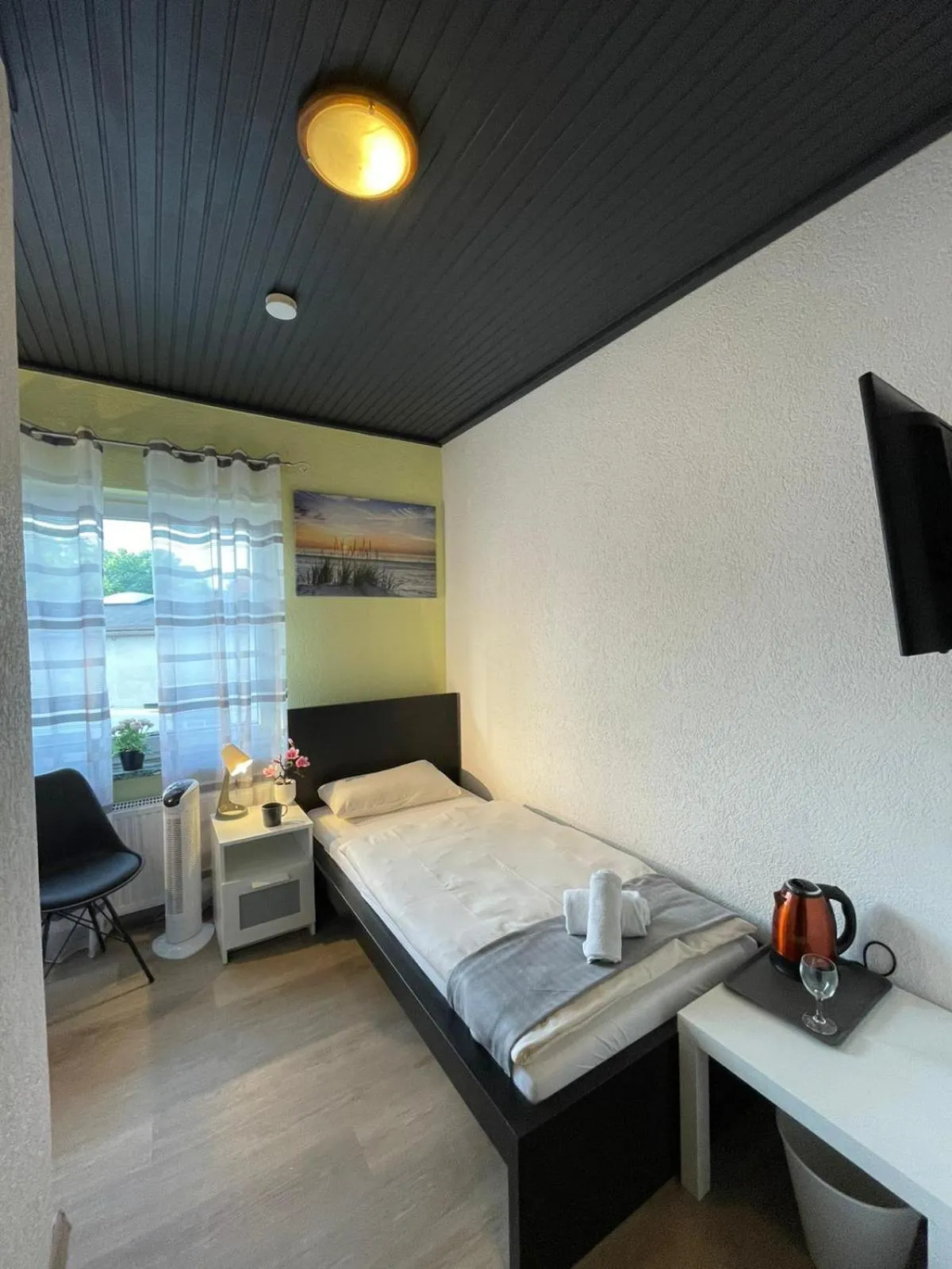 Photo of the whole room, Bed in Hotel Ammerländer Stuben