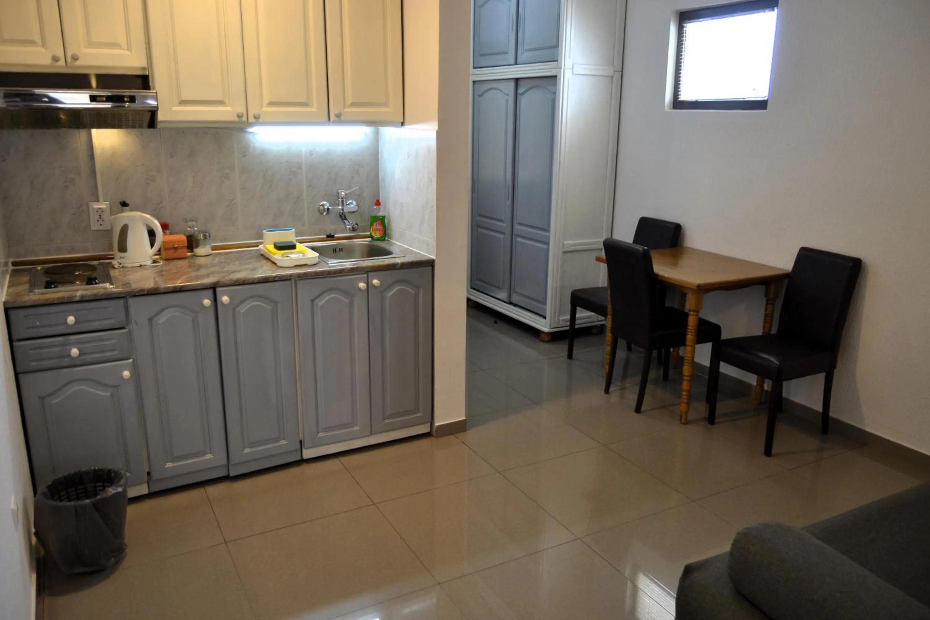 Dining area in Yeshill Apart & Studio