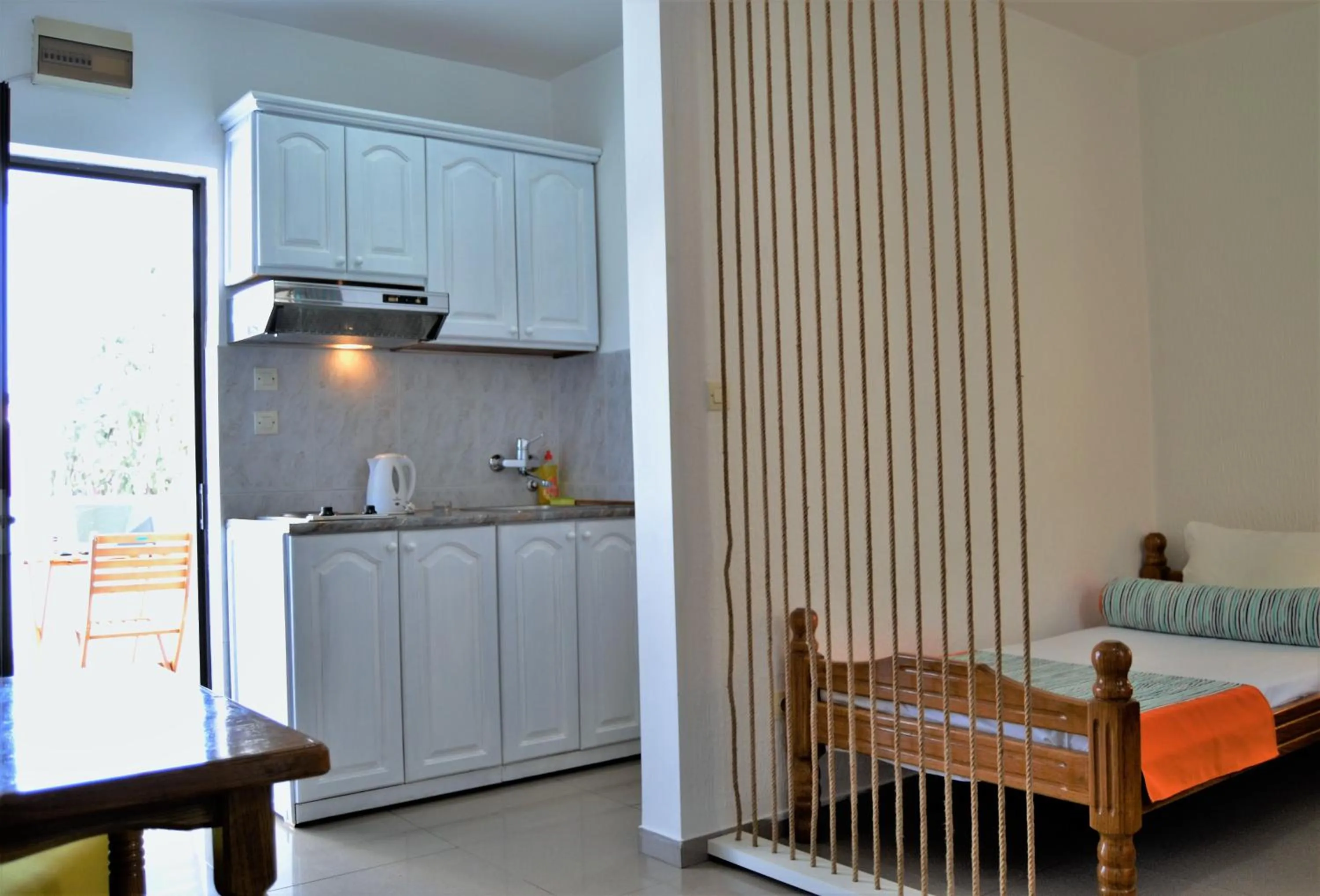 Kitchen or kitchenette, Bed in Yeshill Apart & Studio
