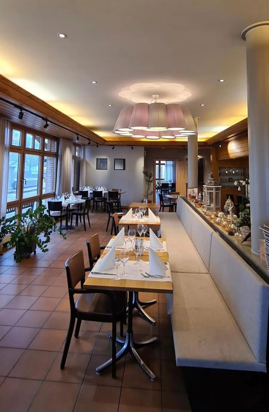 Restaurant/places to eat in Hotel Breiti