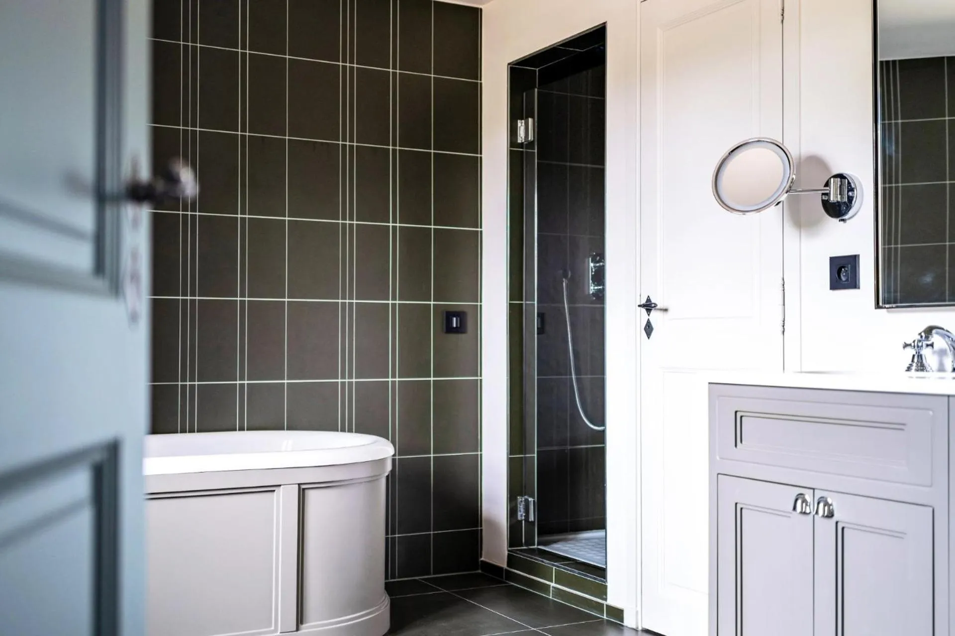 Shower in Domaine de Primard - Fontenille Collection