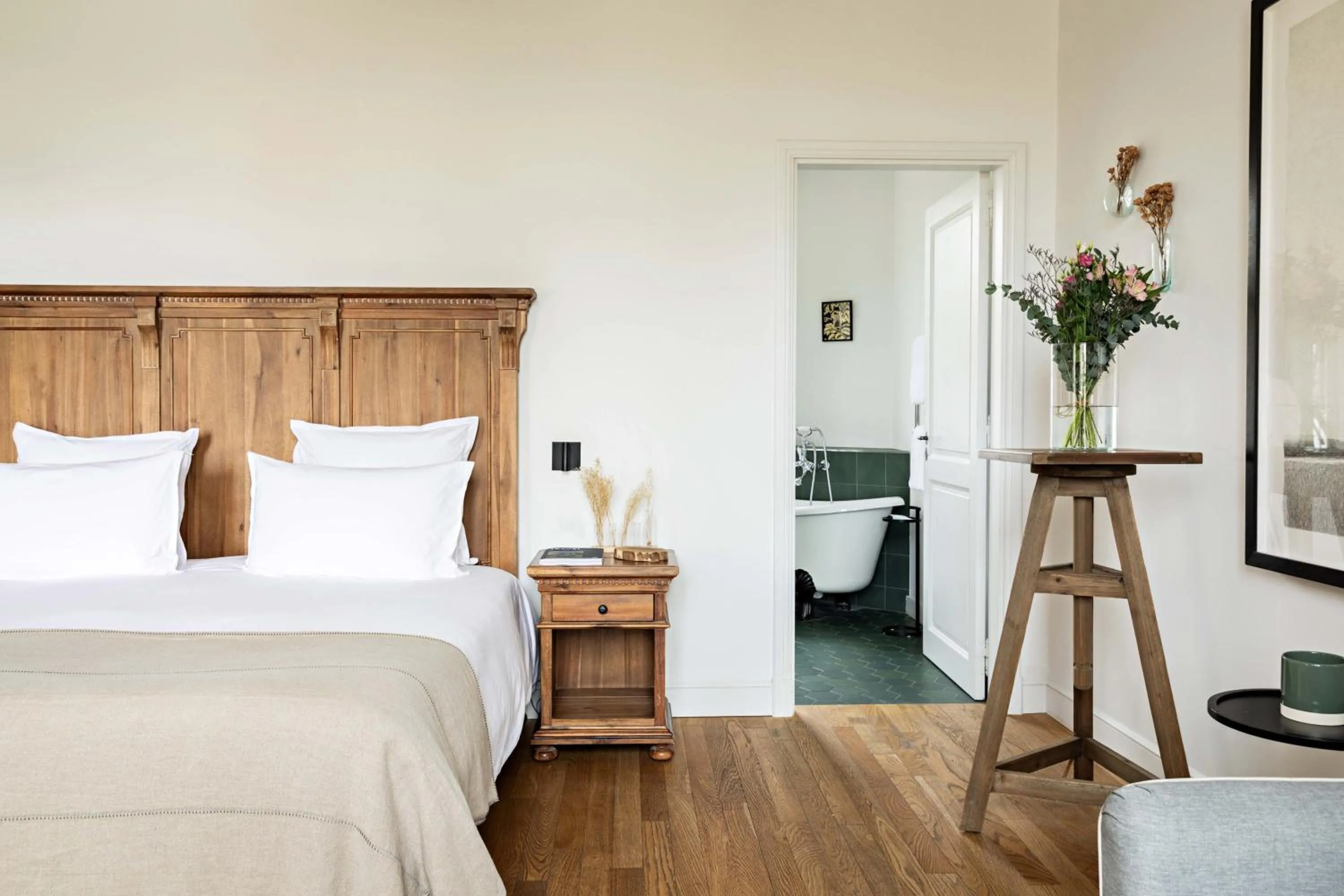 Bed in Domaine de Primard - Fontenille Collection