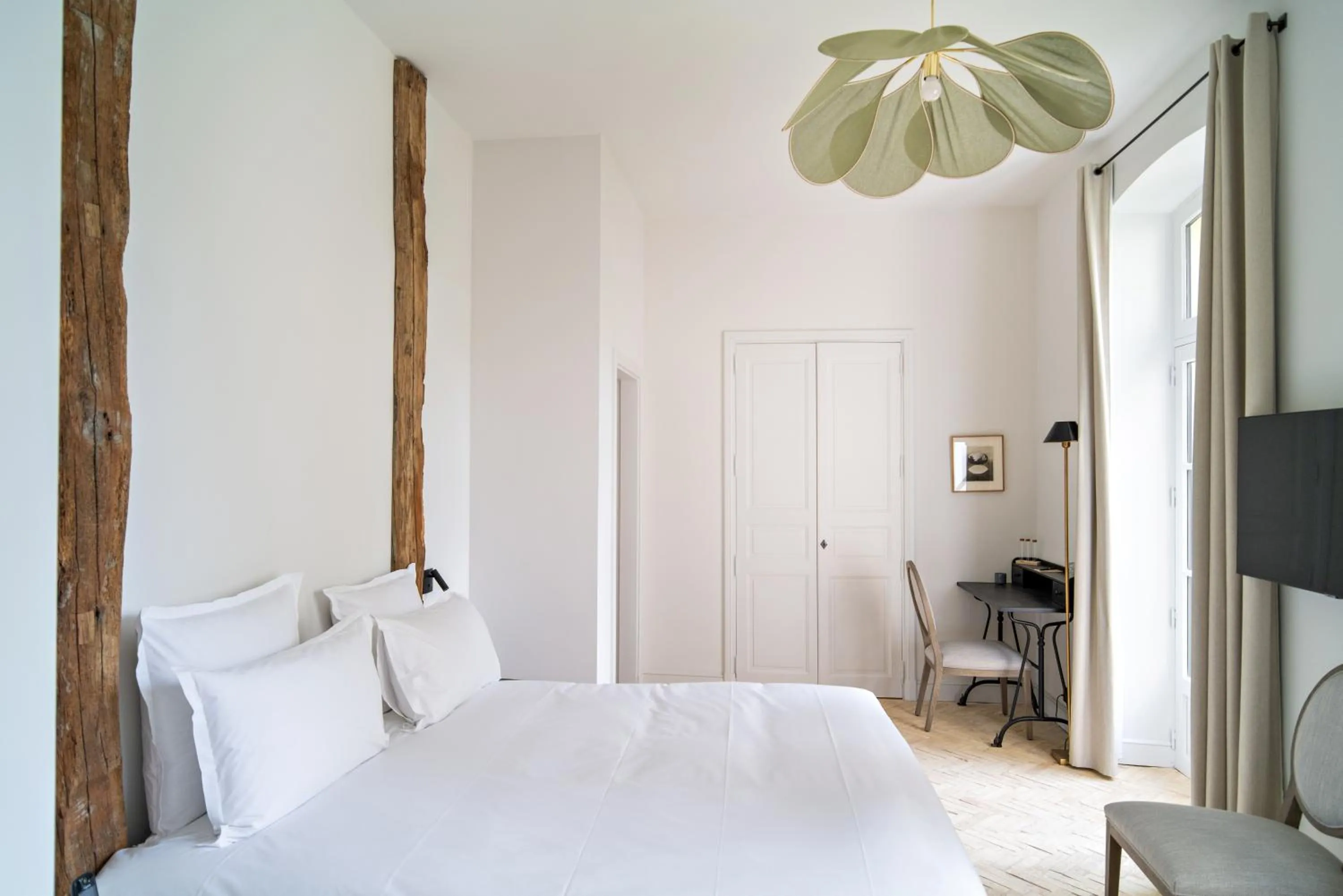 Bed in Domaine de Primard - Fontenille Collection