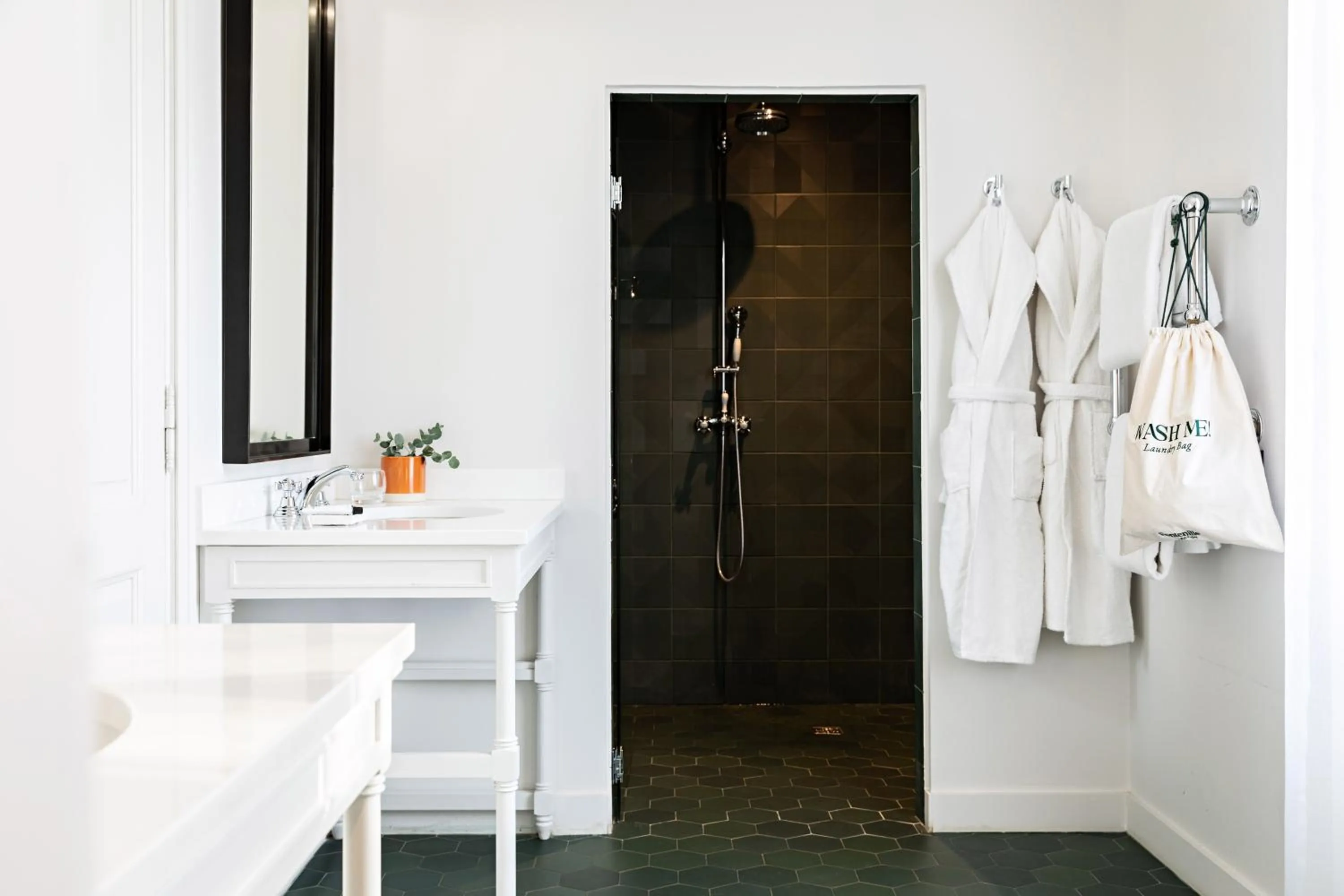 Bathroom in Domaine de Primard - Fontenille Collection
