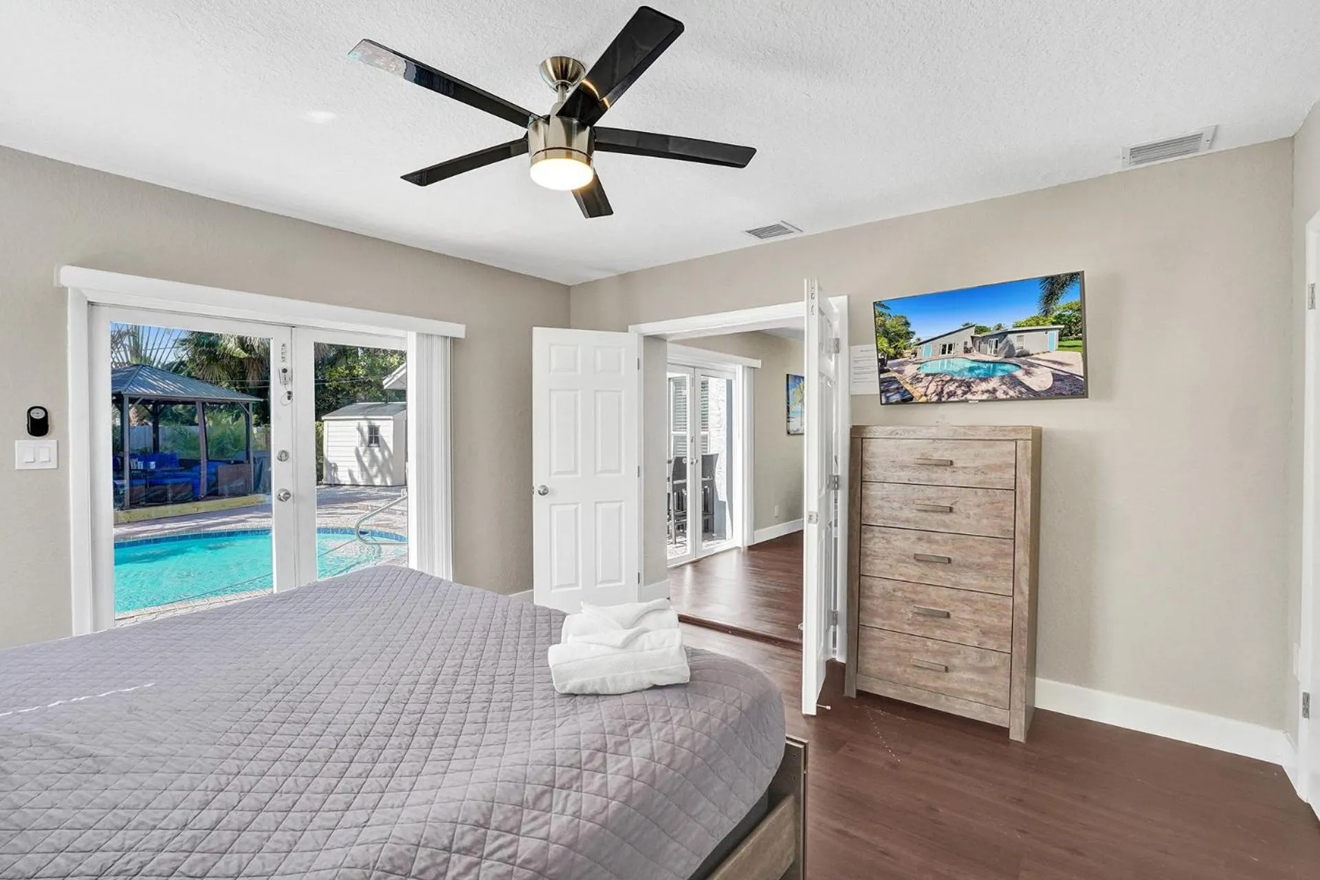 Bed in Pompano Beach House