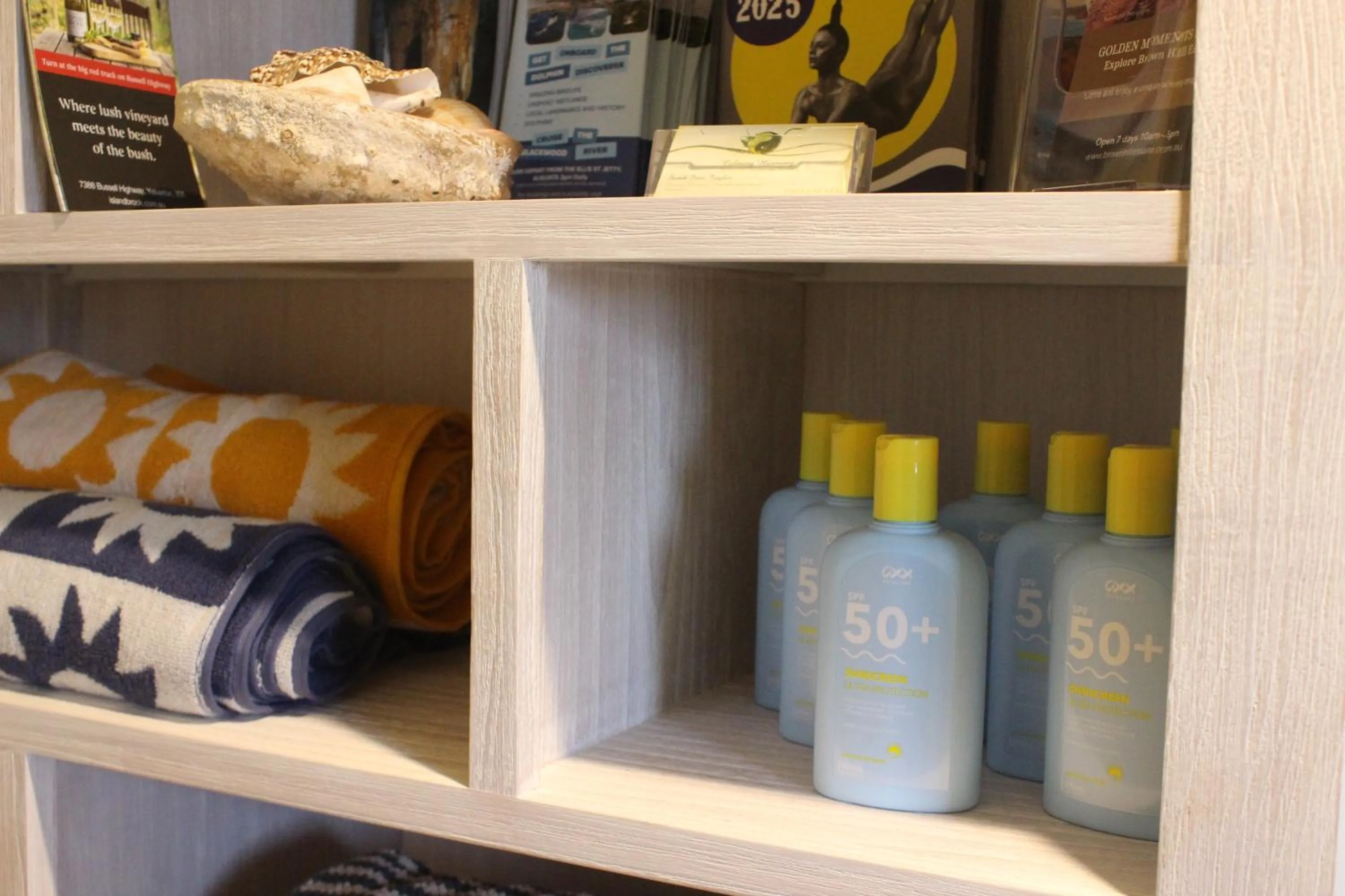 On-site shops in Baywatch Retreat Augusta