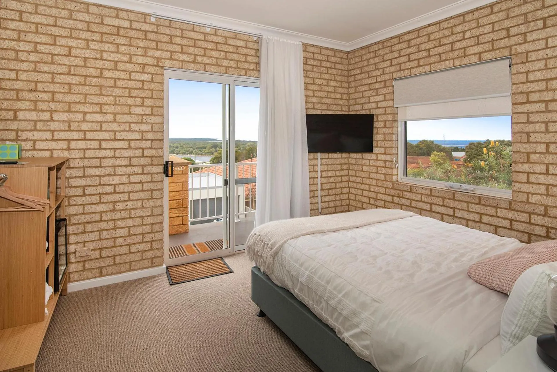 View (from property/room), Bed in Baywatch Retreat Augusta