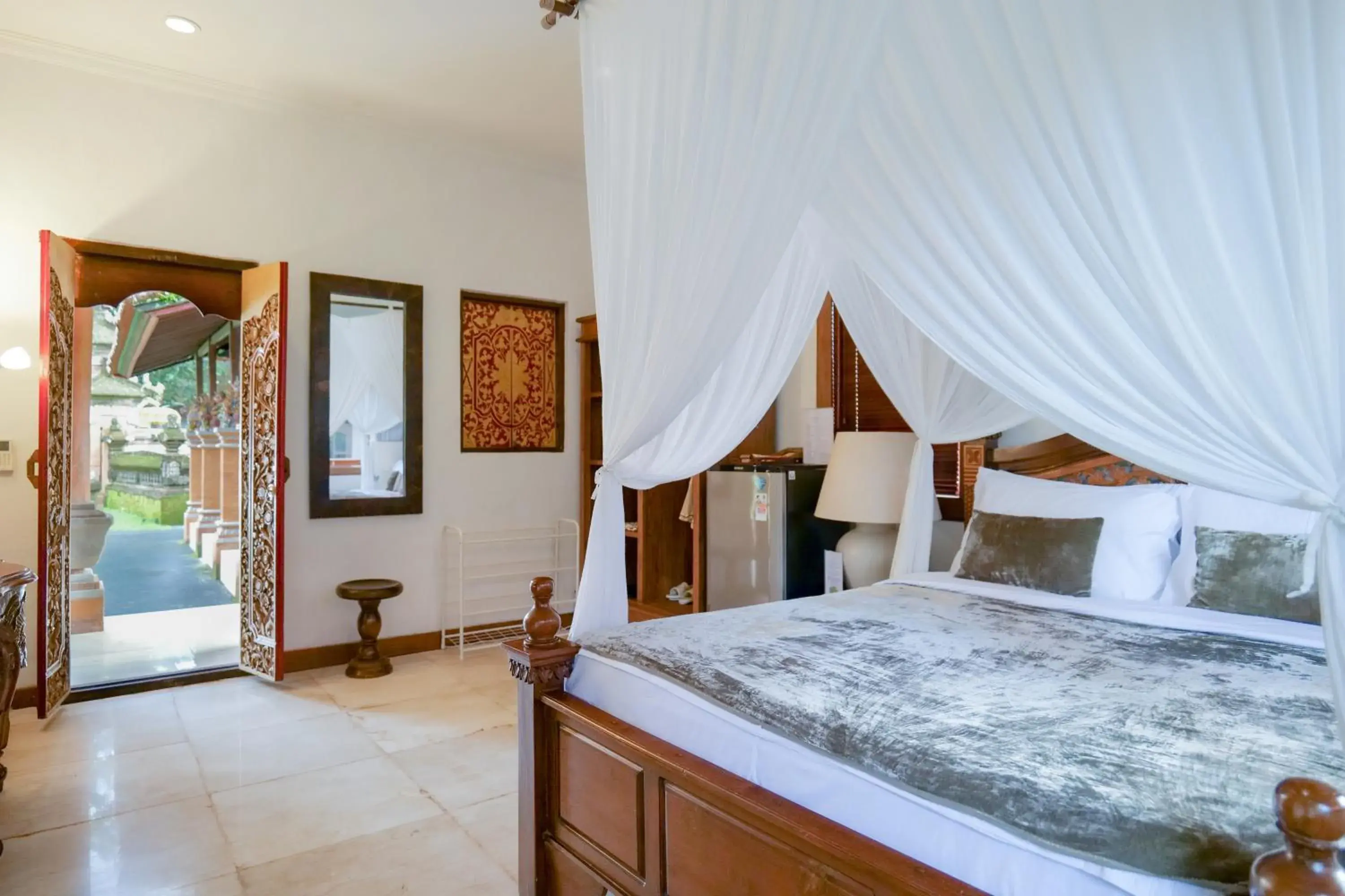 Photo of the whole room, Bed in Gayatri Photo of the whole room, Bed in Gayatri