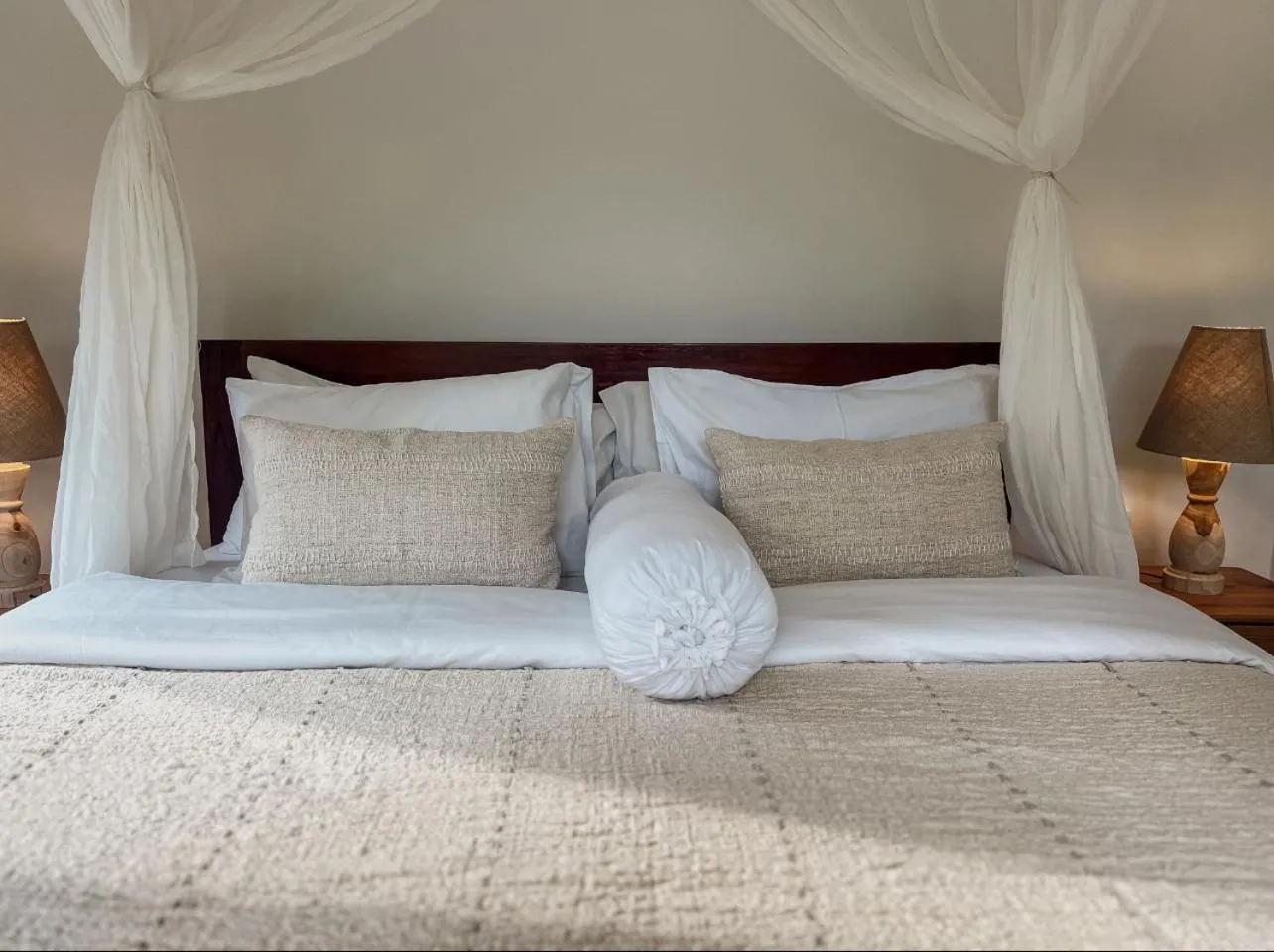 Bedroom, Bed in Gayatri