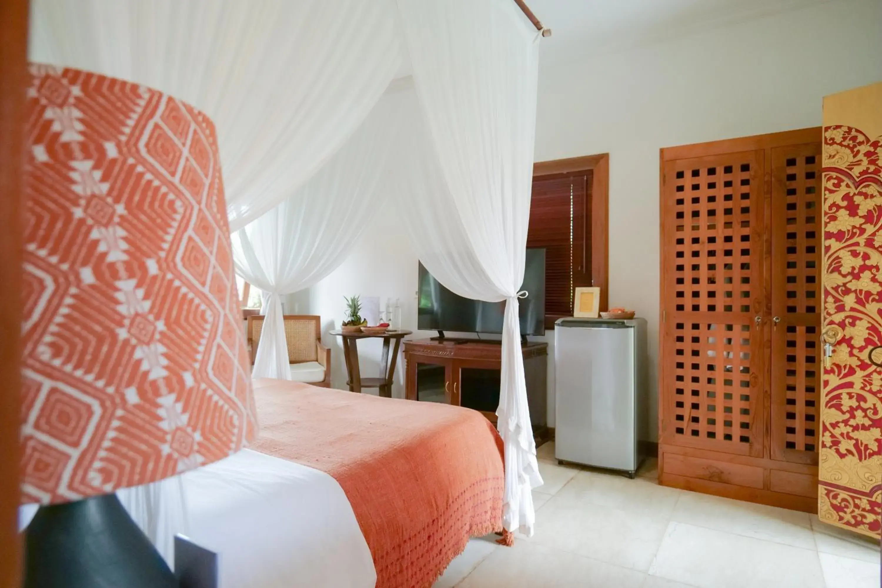 TV and multimedia, Bed in Gayatri TV and multimedia, Bed in Gayatri