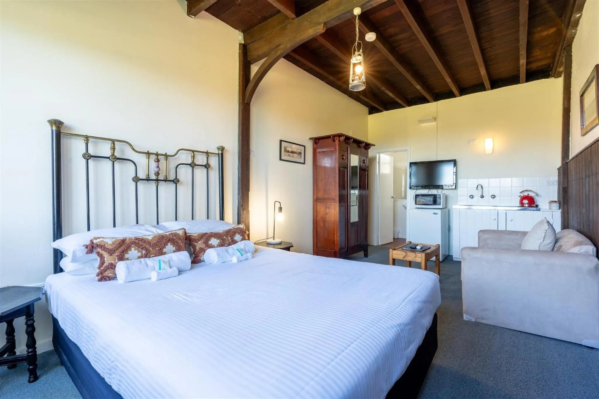 Bed in Coolangatta Estate Shoalhaven Heads