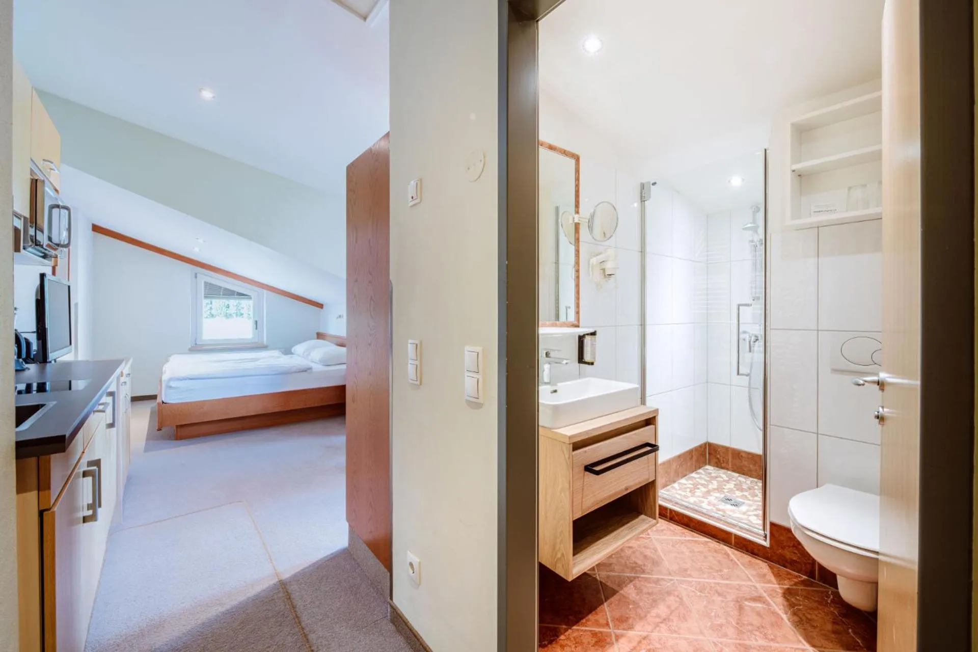 Bathroom, Bed in Harmls Aparthotel