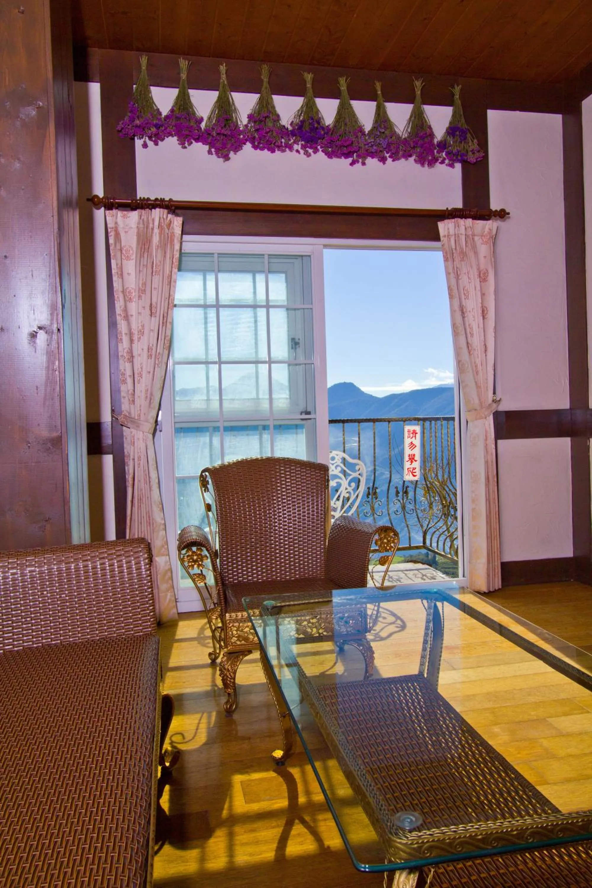 Maple Leave Holiday Villa