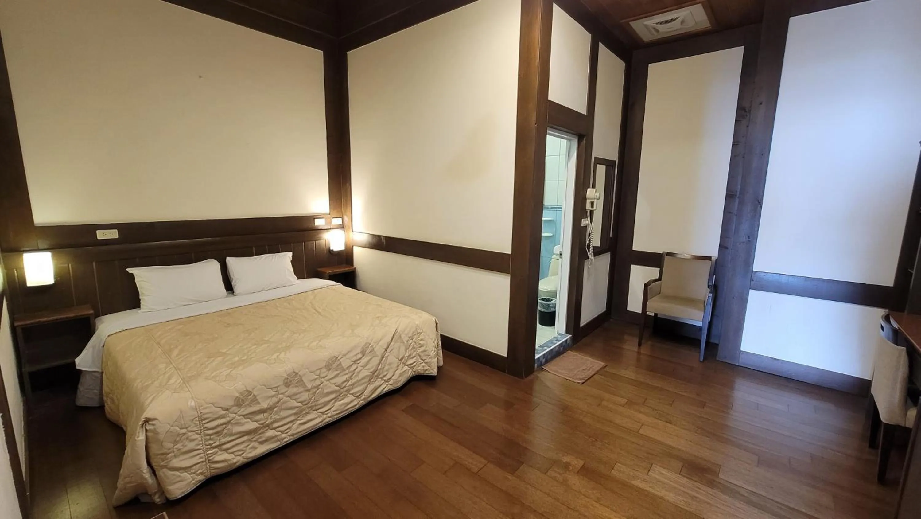 Bed in Maple Leave Holiday Villa