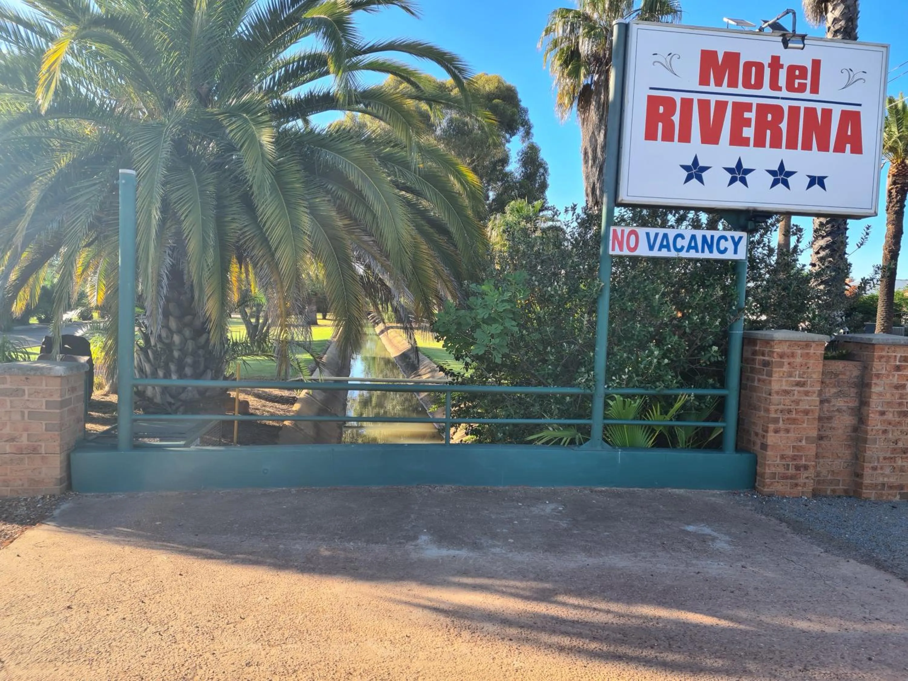 Property logo or sign in Motel Riverina