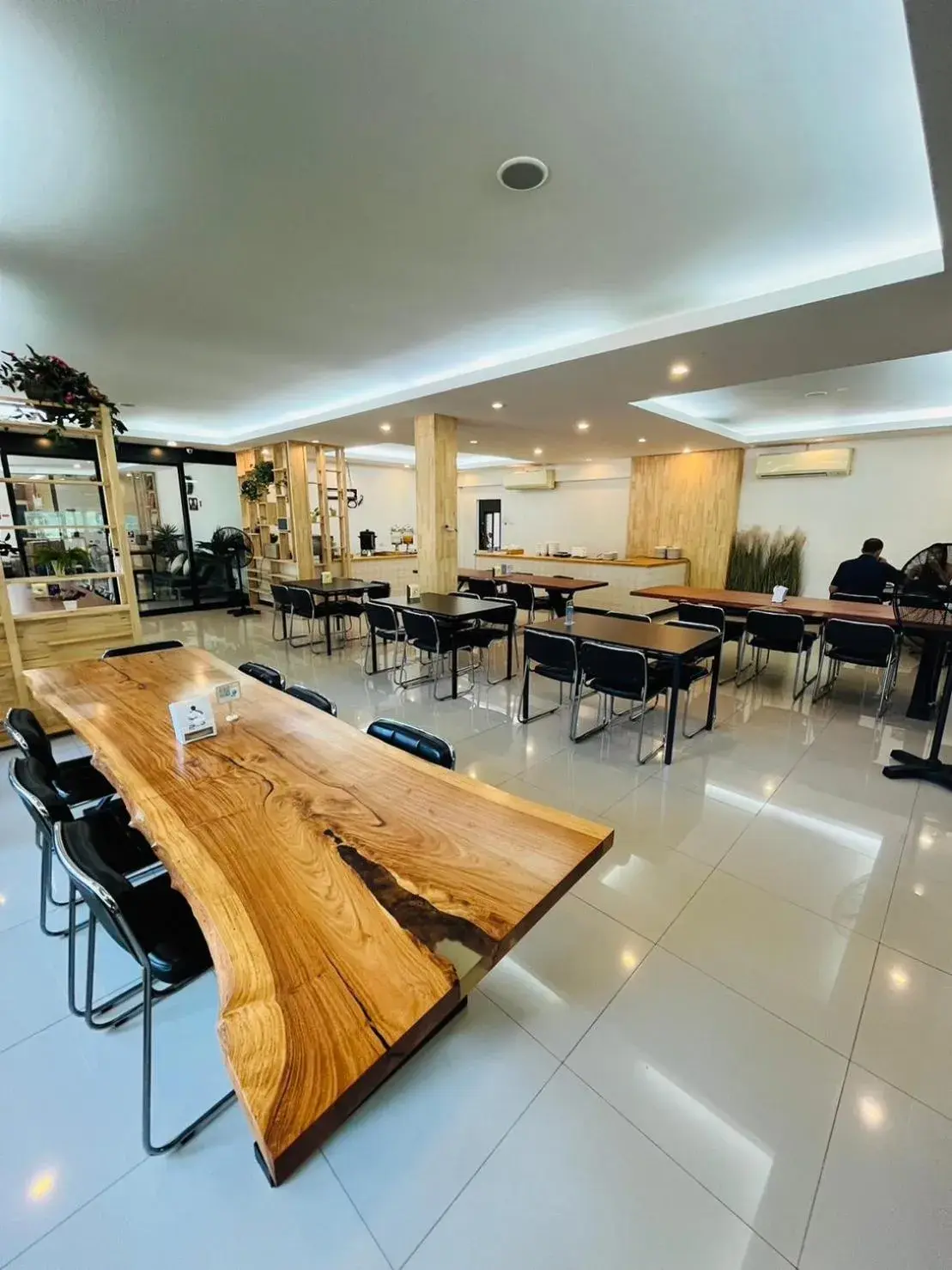 Restaurant/places to eat in Bualinn Resort Restaurant/places to eat in Bualinn Resort