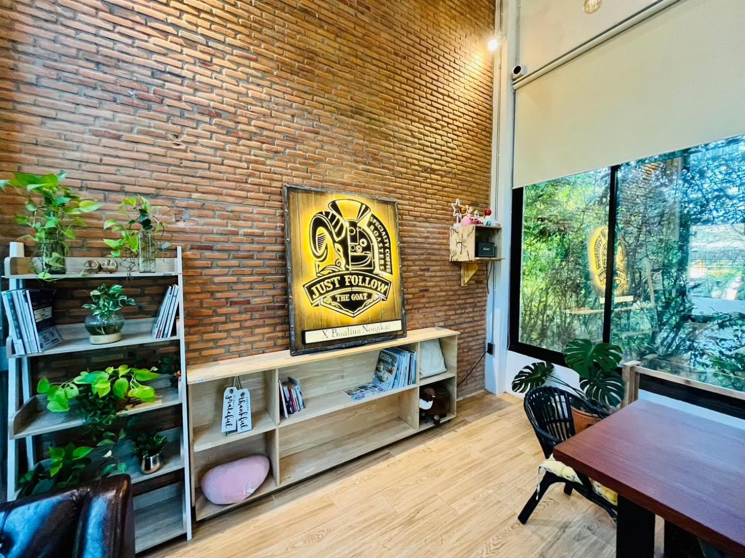 Restaurant/places to eat in Bualinn Resort