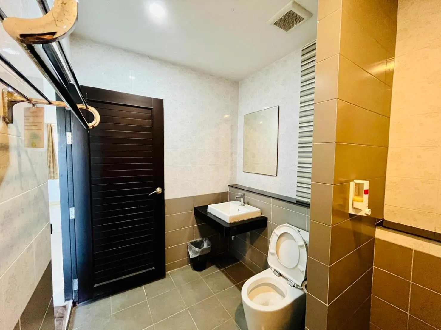 Shower in Bualinn Resort