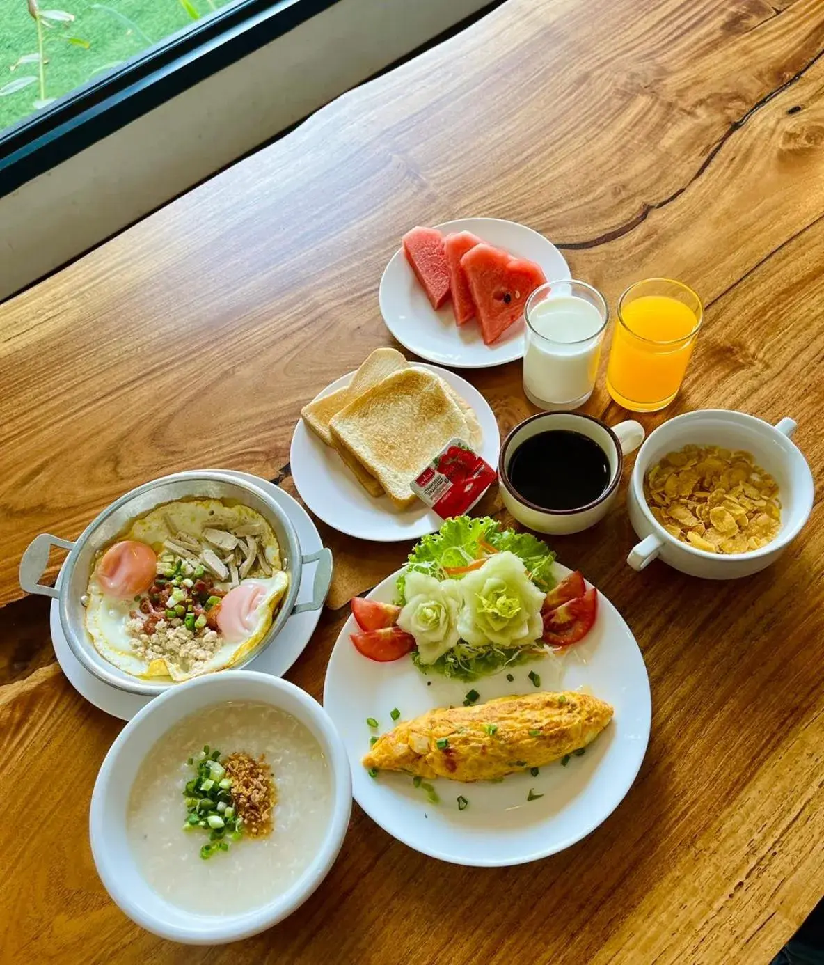 Restaurant/places to eat in Bualinn Resort Restaurant/places to eat in Bualinn Resort