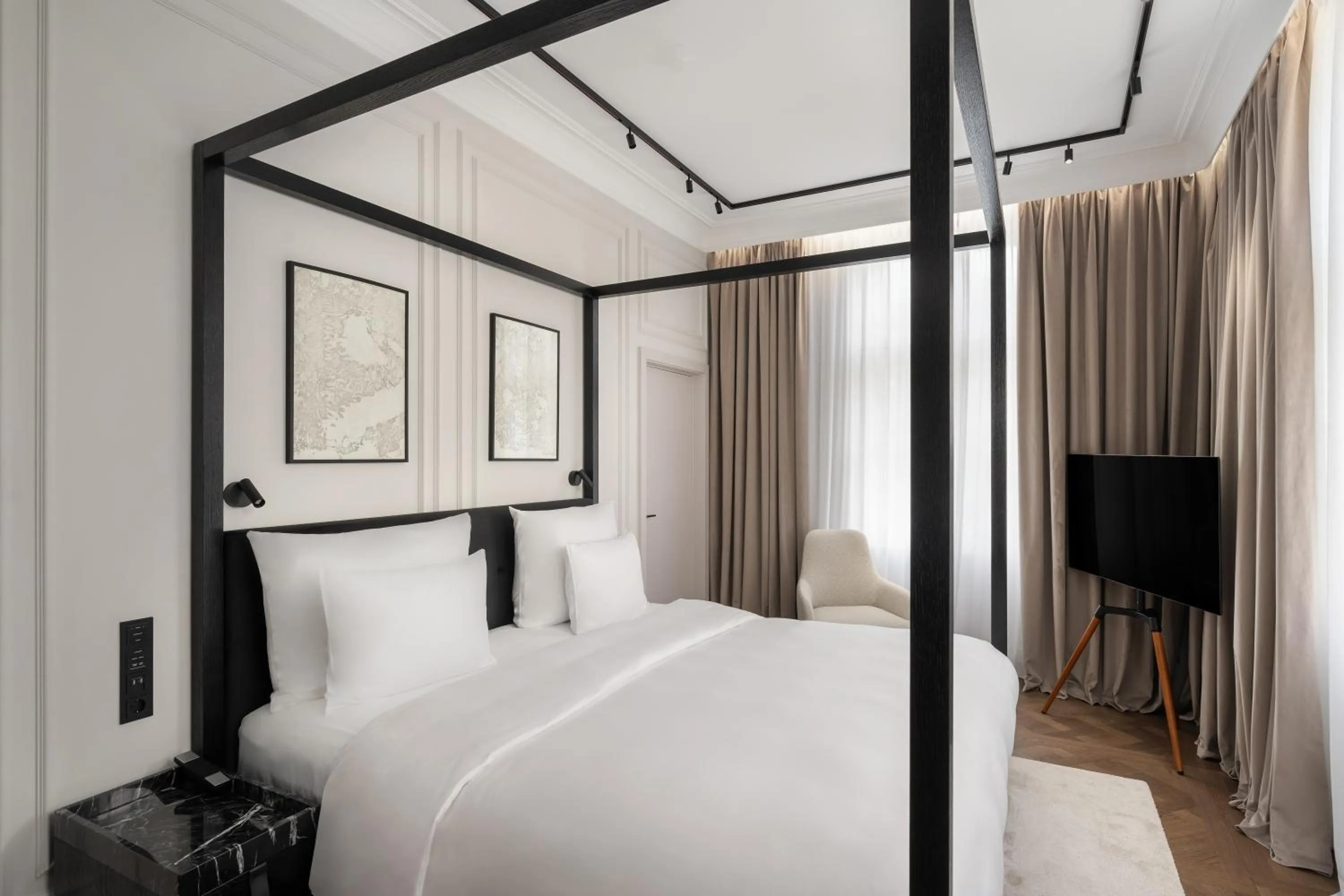 Bed in The Amauris Vienna - Relais & Châteaux