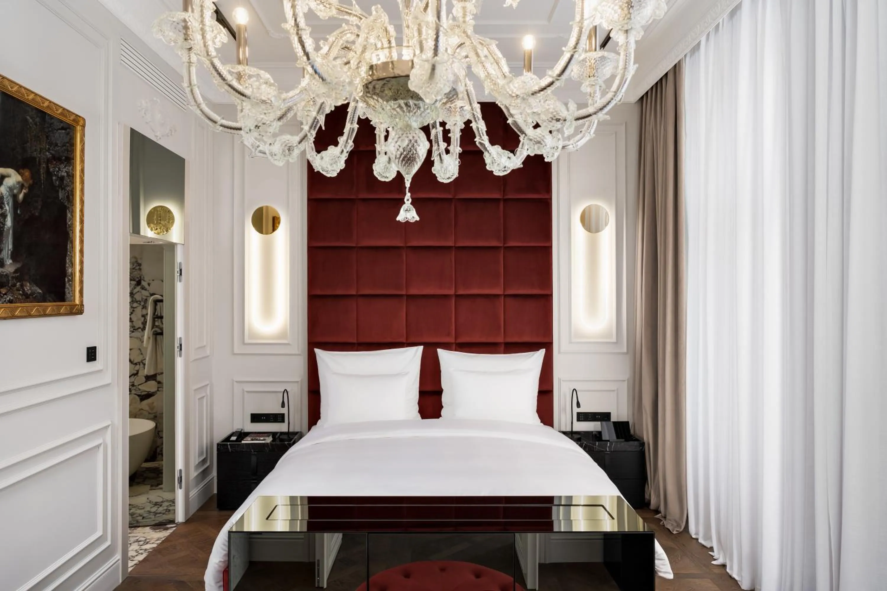 Photo of the whole room, Bed in The Amauris Vienna - Relais & Châteaux