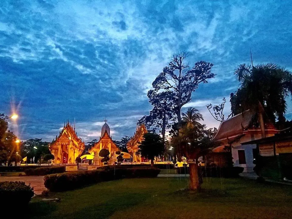 Facade/entrance in Loy Manee House