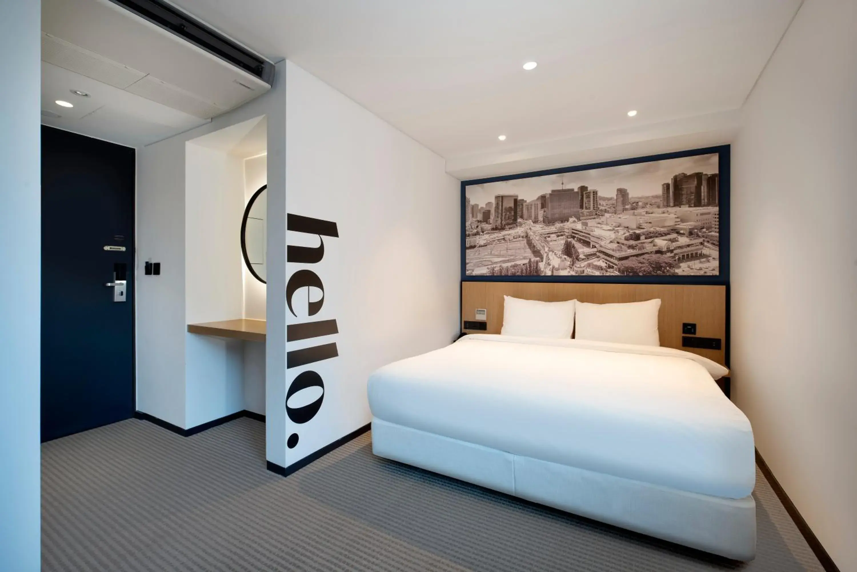 Deluxe Queen Room in Travelodge Myeongdong City Hall Deluxe Queen Room in Travelodge Myeongdong City Hall