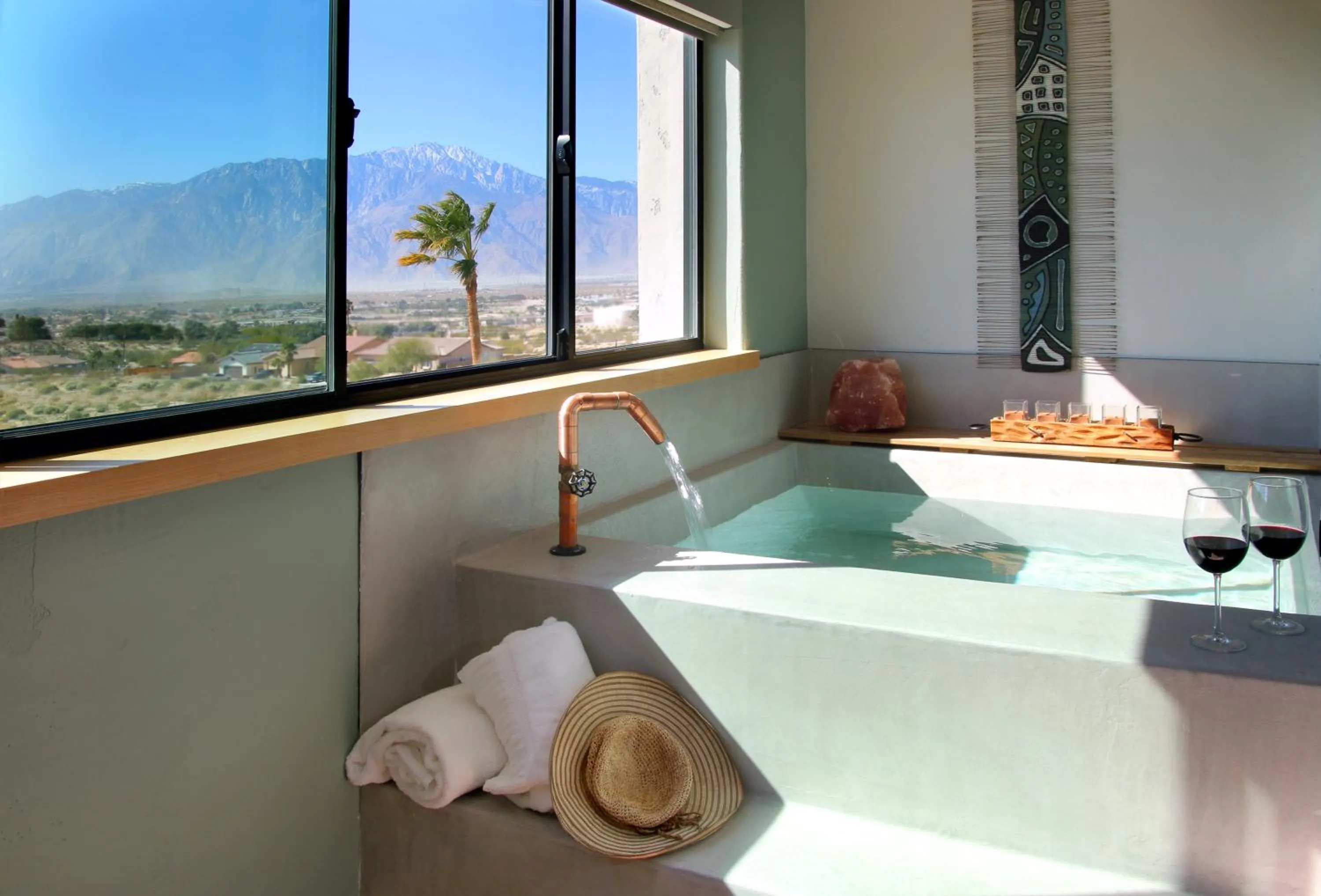 Hot Spring Bath, Bed in Azure Palm Hot Springs