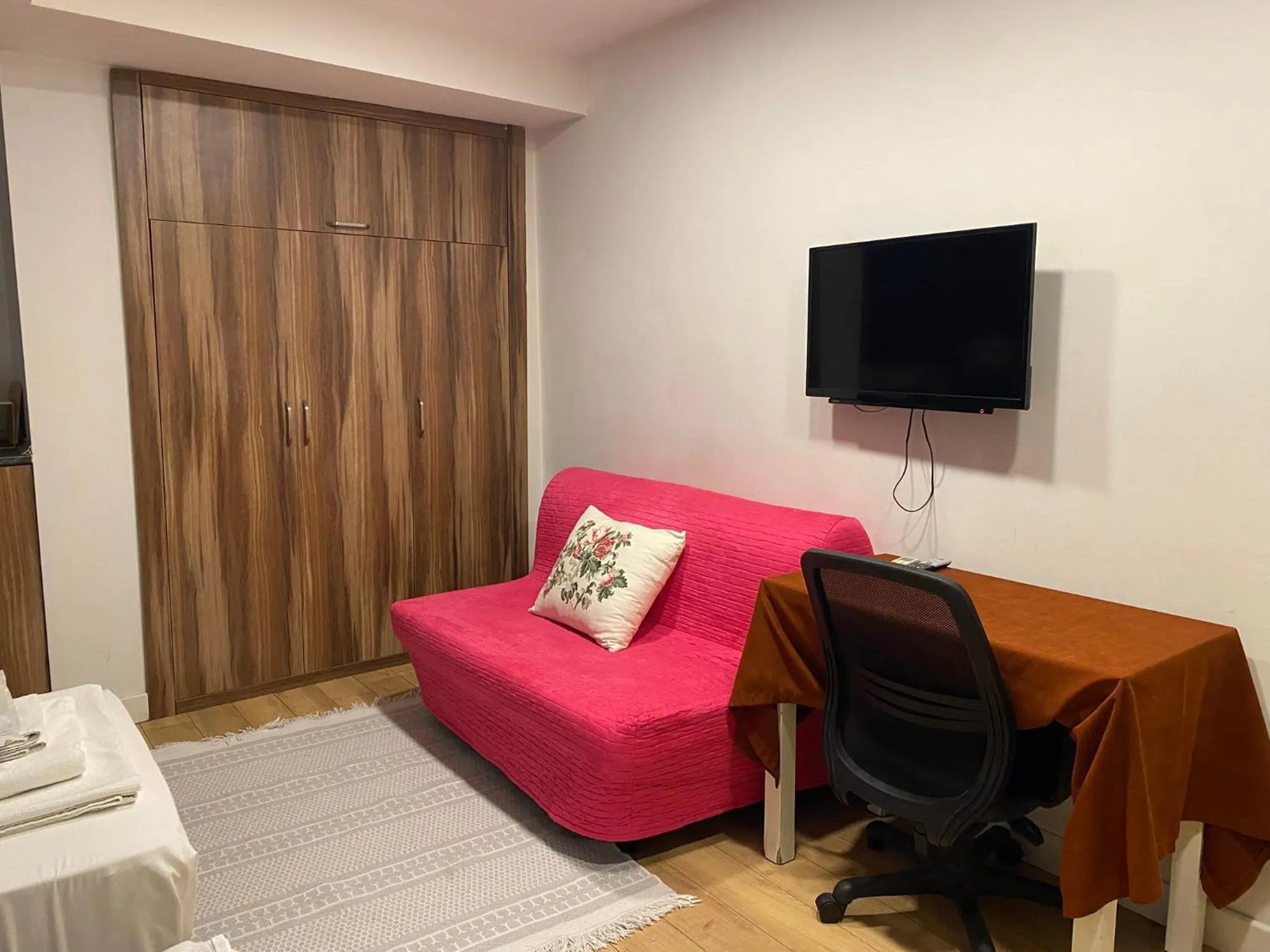 TV and multimedia, Bed in Istanbul Hub Flats