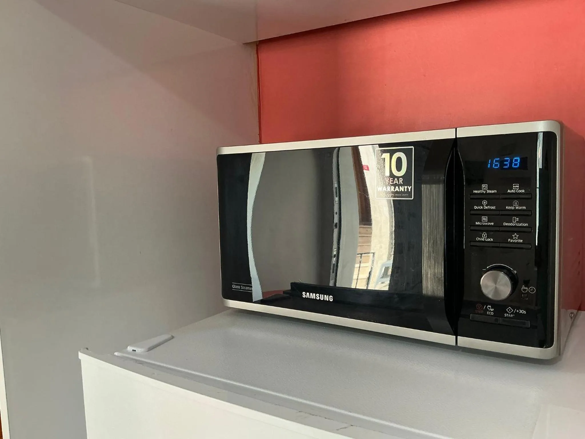 microwave in Istanbul Hub Flats