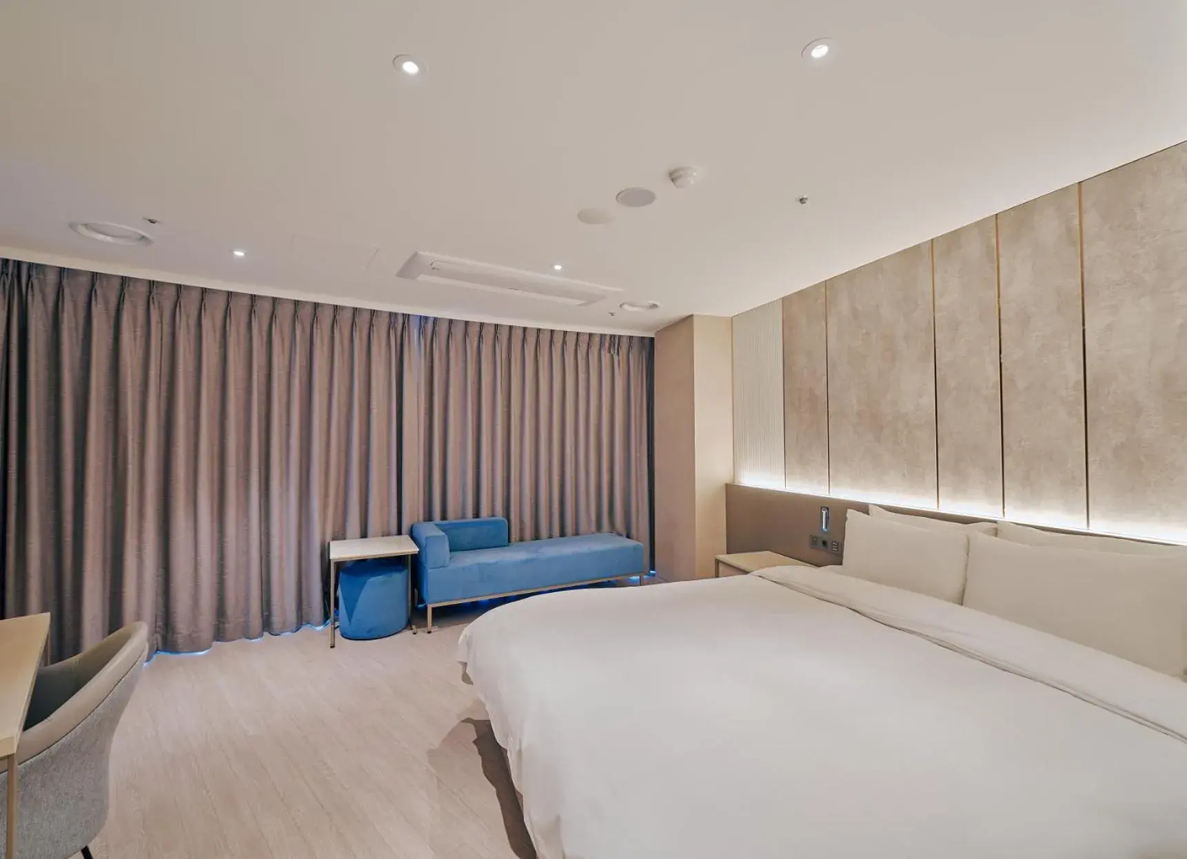 Bed in Hotel Aqua Palace Bed in Hotel Aqua Palace